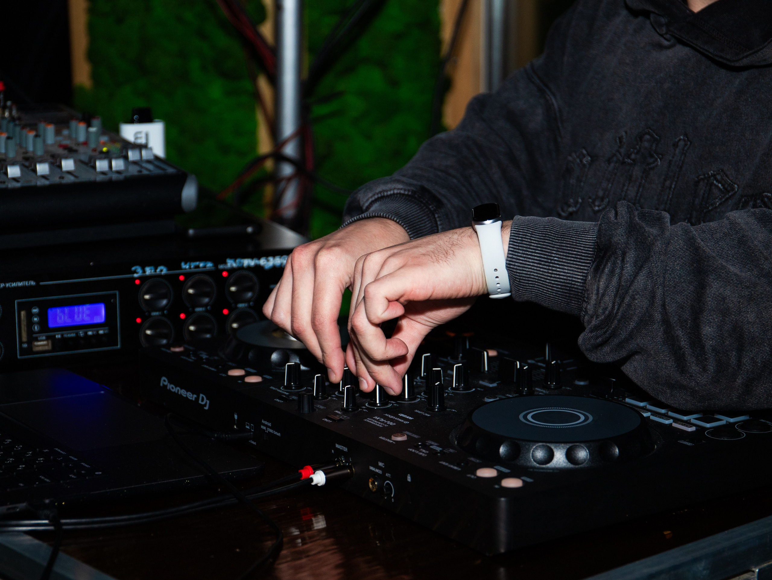 Репортажка из кальян-бара. Свадебный и семейный фотограф в Москве Мила Широких