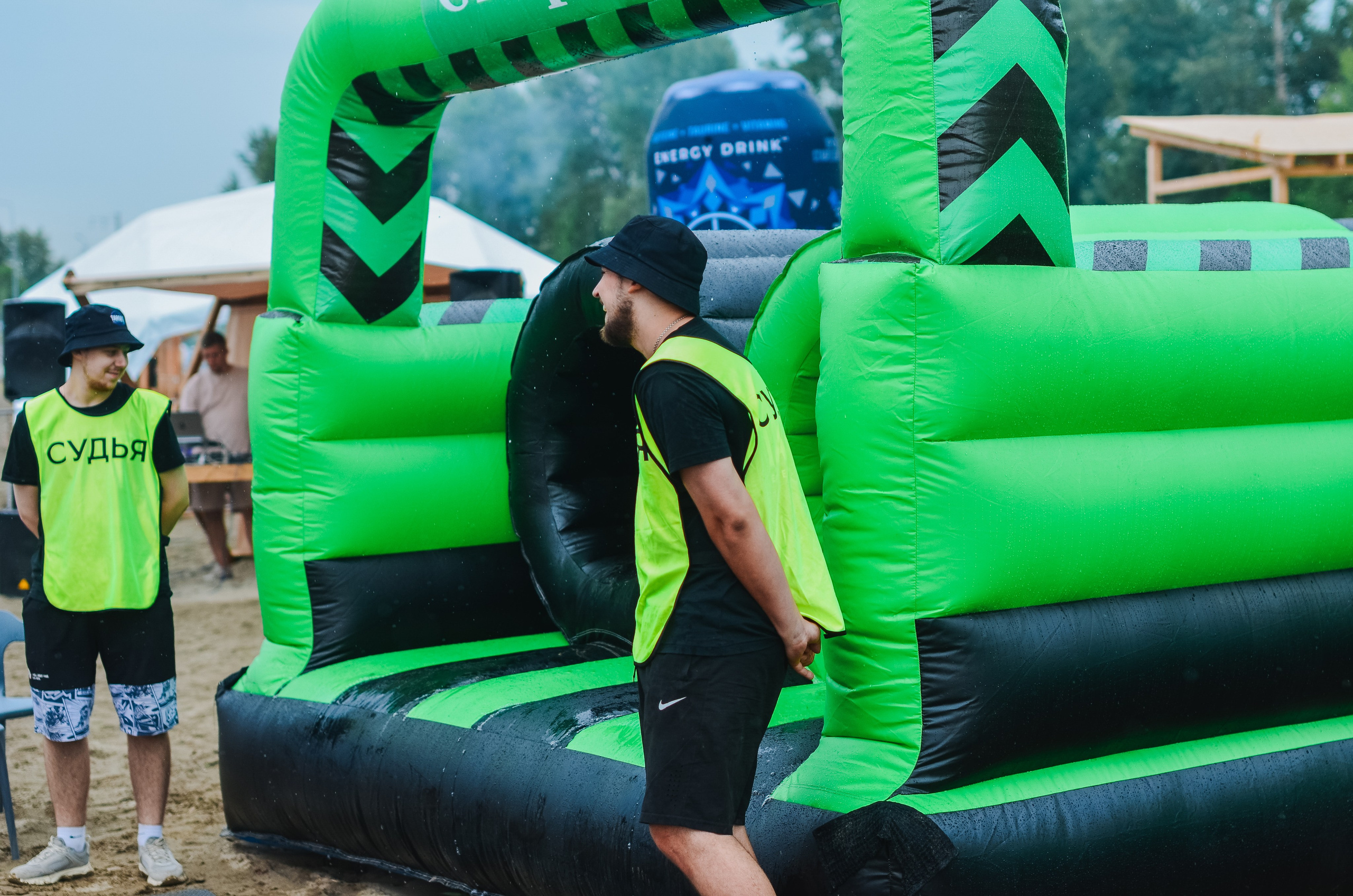 Фестиваль «Грань» 2025. Спортивная площадка. Денисова Аля — фотограф для парных съемок и индивидуальных историй в Барнауле