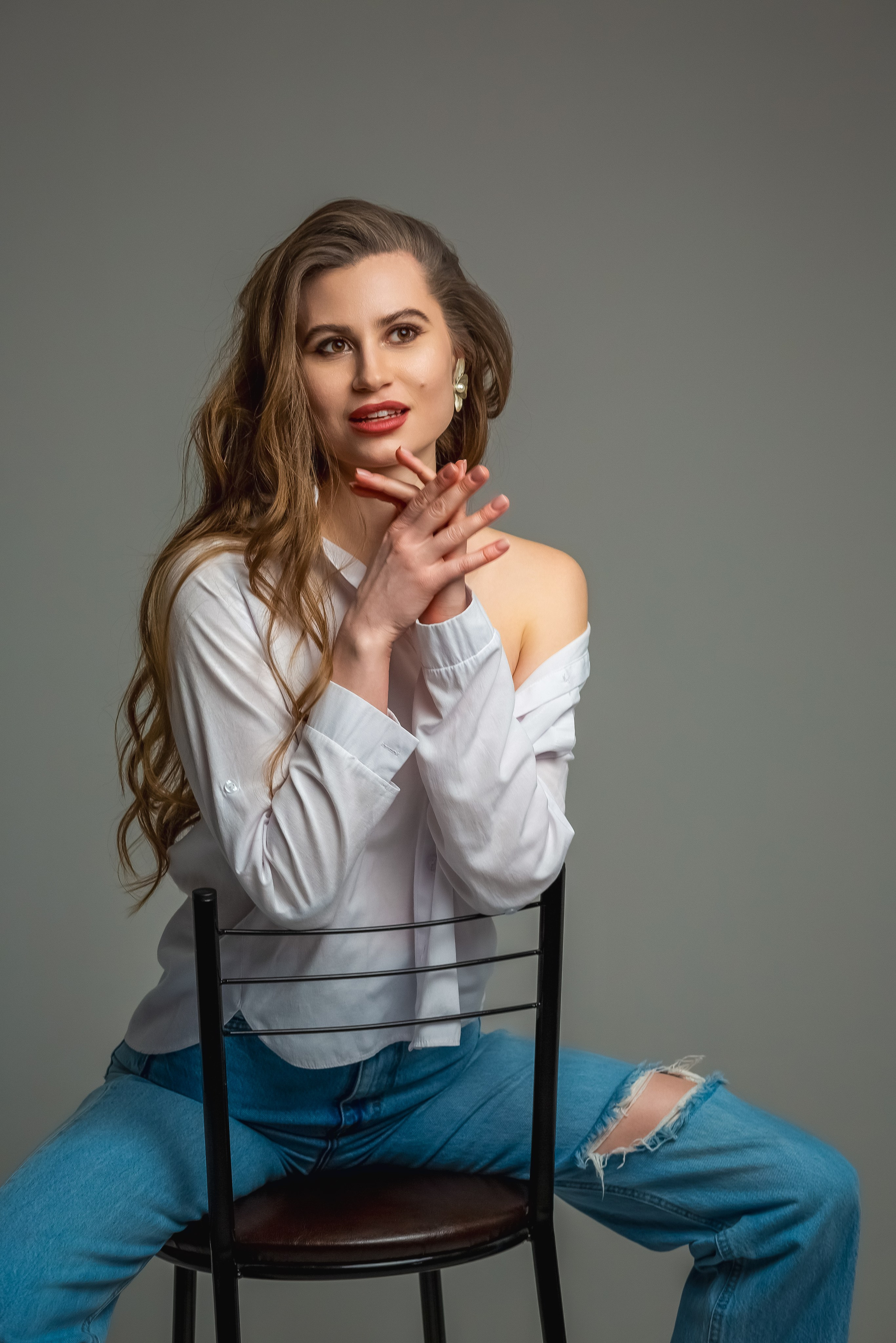 Синие джинсы — белые тюльпаны. Вера Соколова фотограф Воронеж