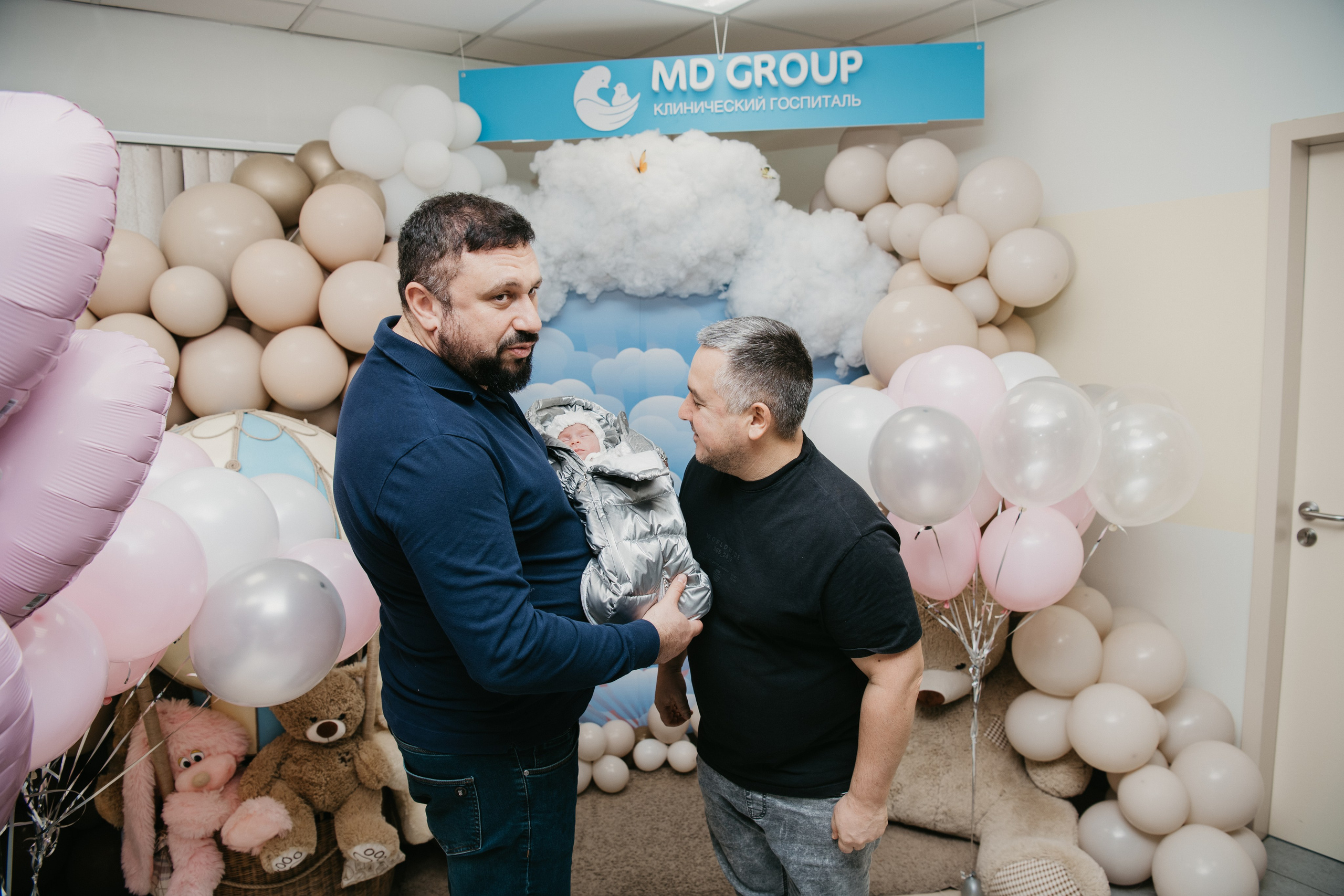 Выписка Сарочки. Мать и дитя на Севастопольском. Фотограф на выписку из роддома в Москве и МО