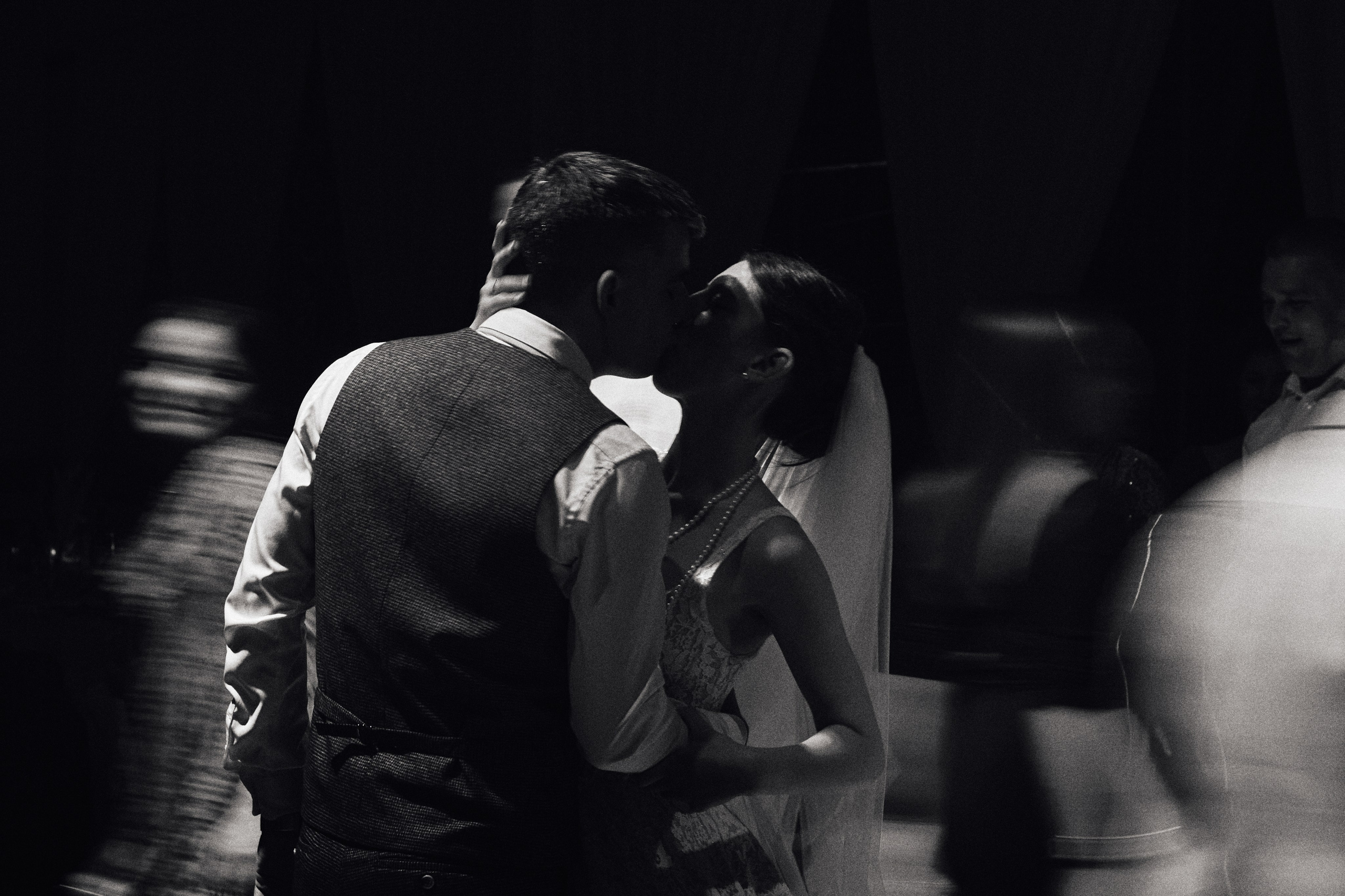 Свадебные фотографии в Крыму — лучшие моменты счастья | Роман Скрипкин. Живые фото в Крыму | Фотограф Роман Скрипкин | Искренние фотографии без поз и суеты