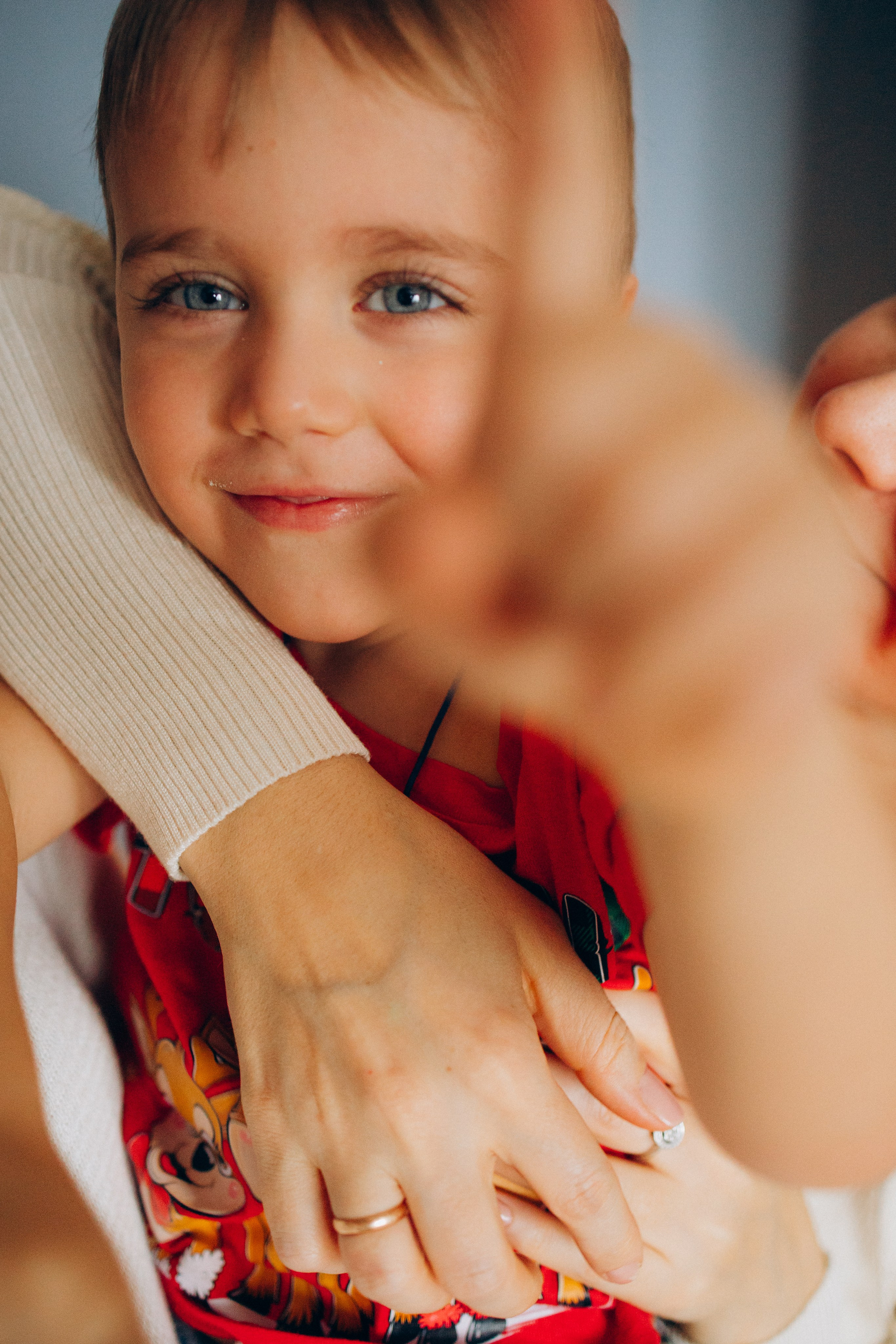 Семья — это тепло объятий и свет улыбок!. Фотограф Москва Светлана Кирюшина