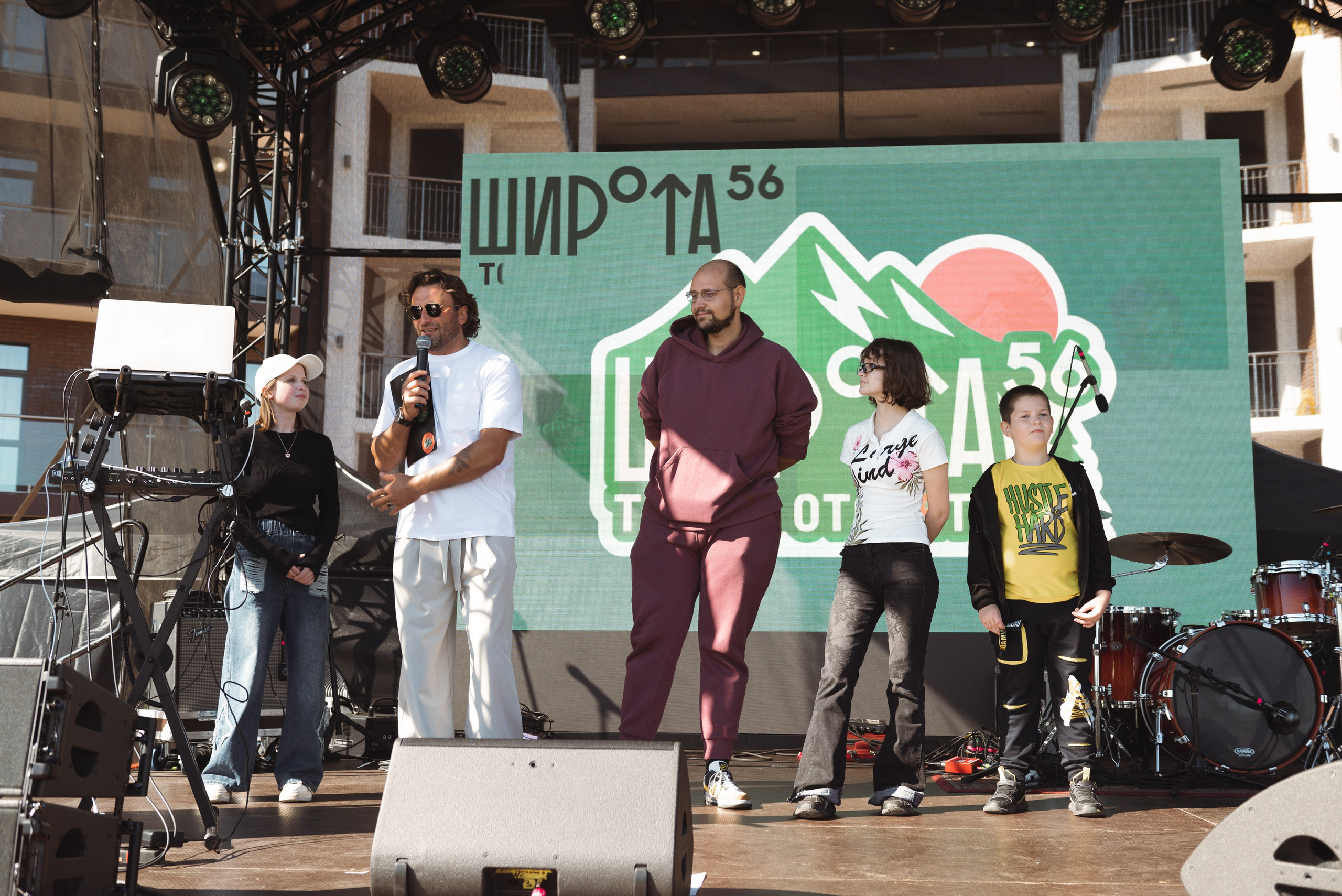 Фестиваль «Широта» и показ в «Азимут» Переславль-Залесский. Фотограф Москва Настя Профотовна. Репортажные, свадебные и контент фотосессии