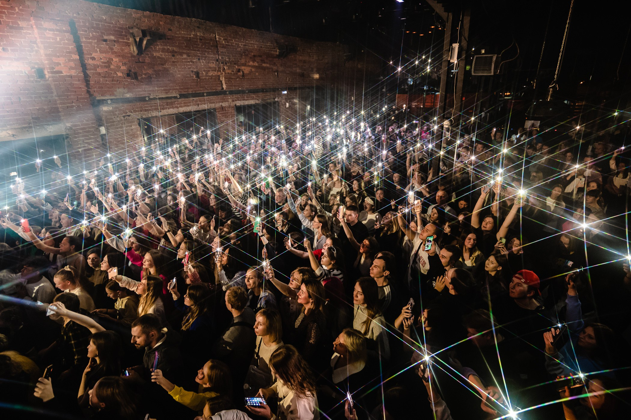 Ваня Дмитриенко Екатеринбург Концерт Фабрика. Репортажный и концертный фотограф Алексей Патентный в Екатеринбурге