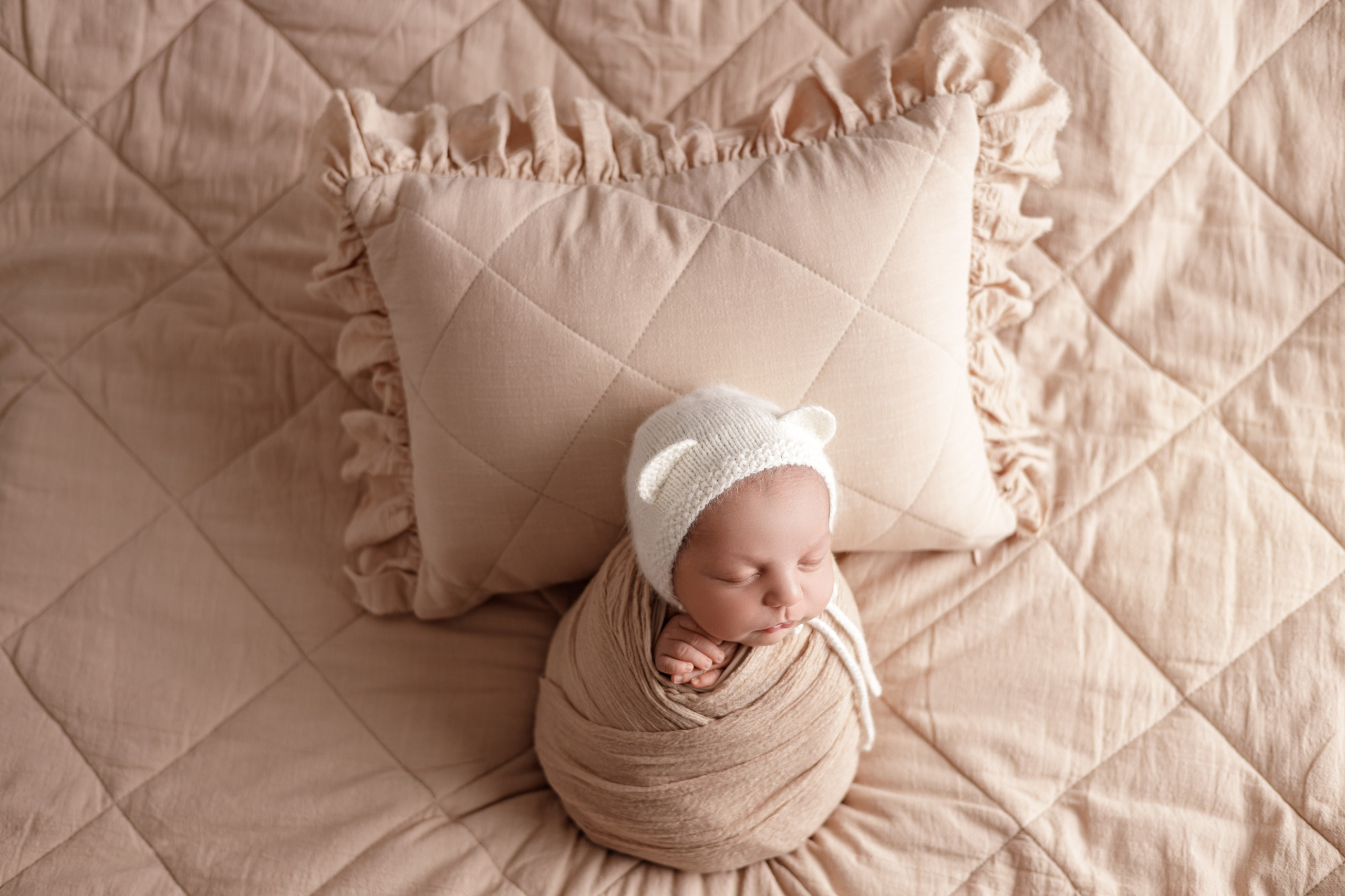 Лев. Евгения Горбунова фотограф новорожденных в Новом Уренгое