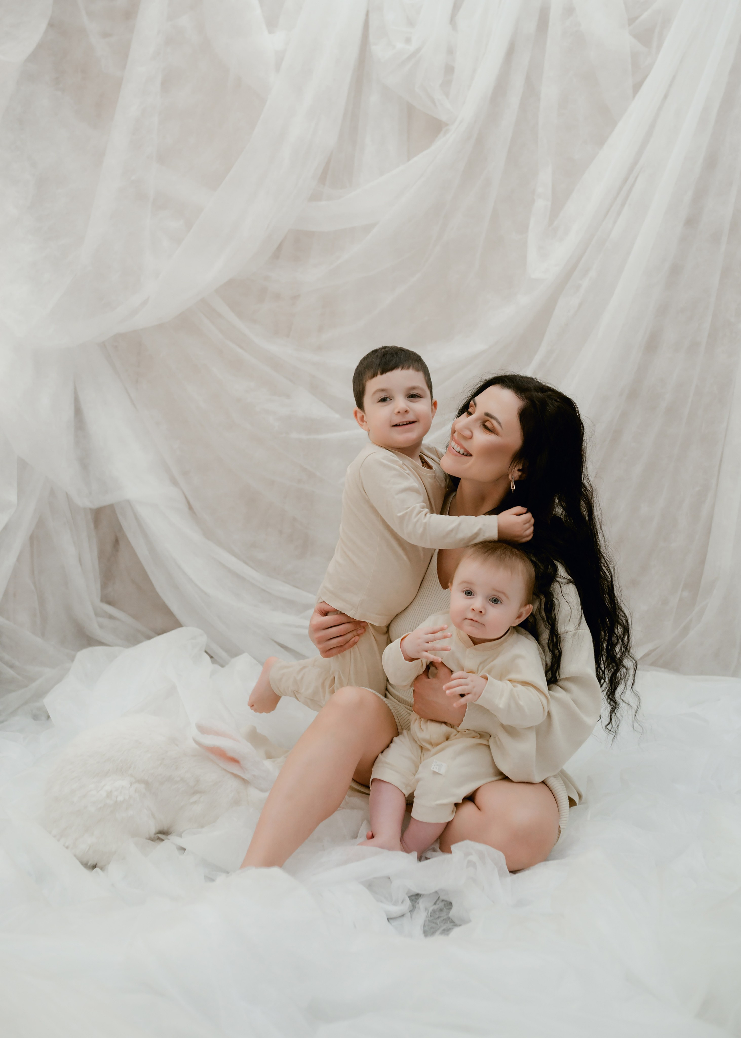 Екатерина, Тема и Ариша. Молоко студия. Свадебный фотограф в городе Минск Крохмалюк Анна