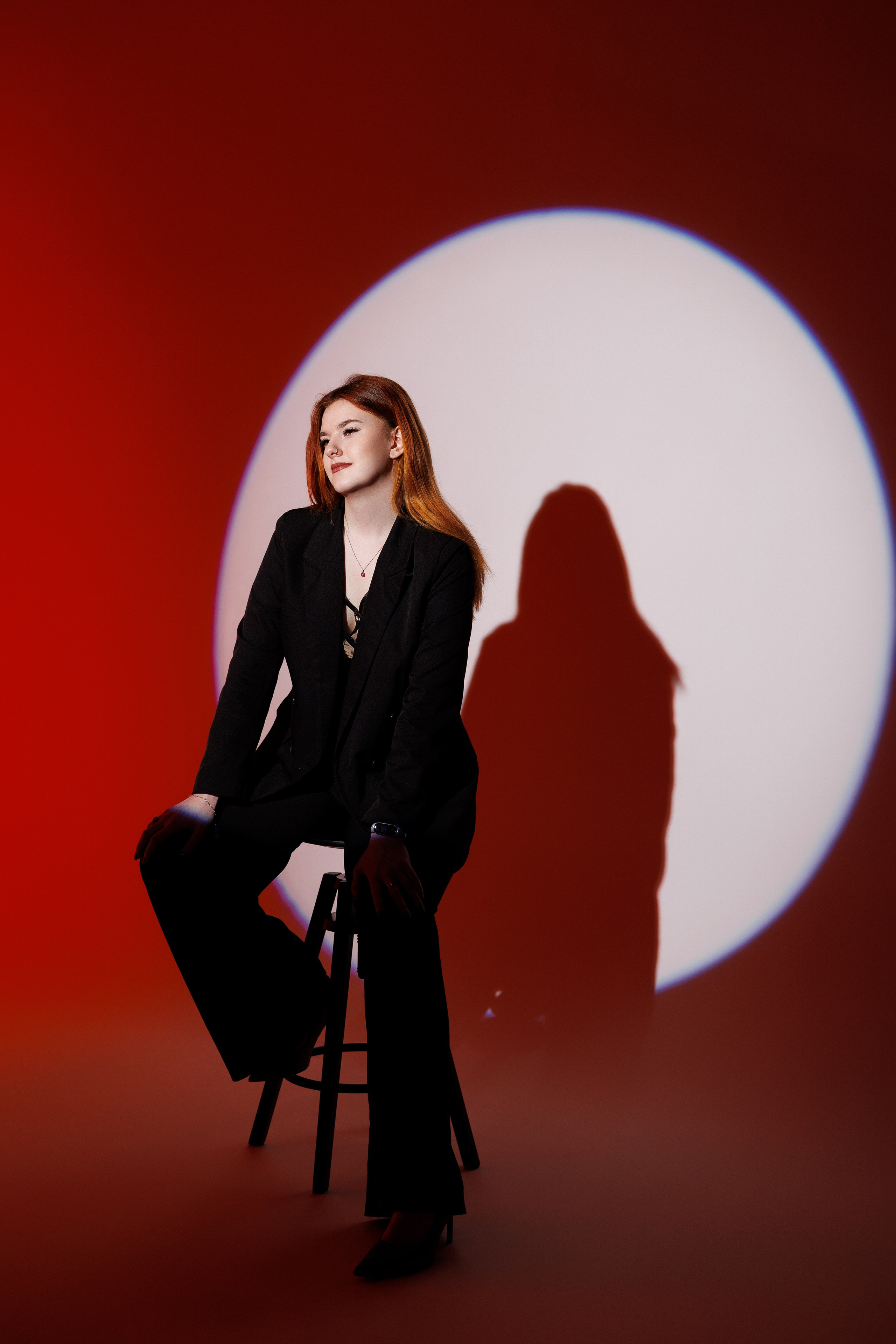 Цветной свет и фигуры. Фотограф Минск