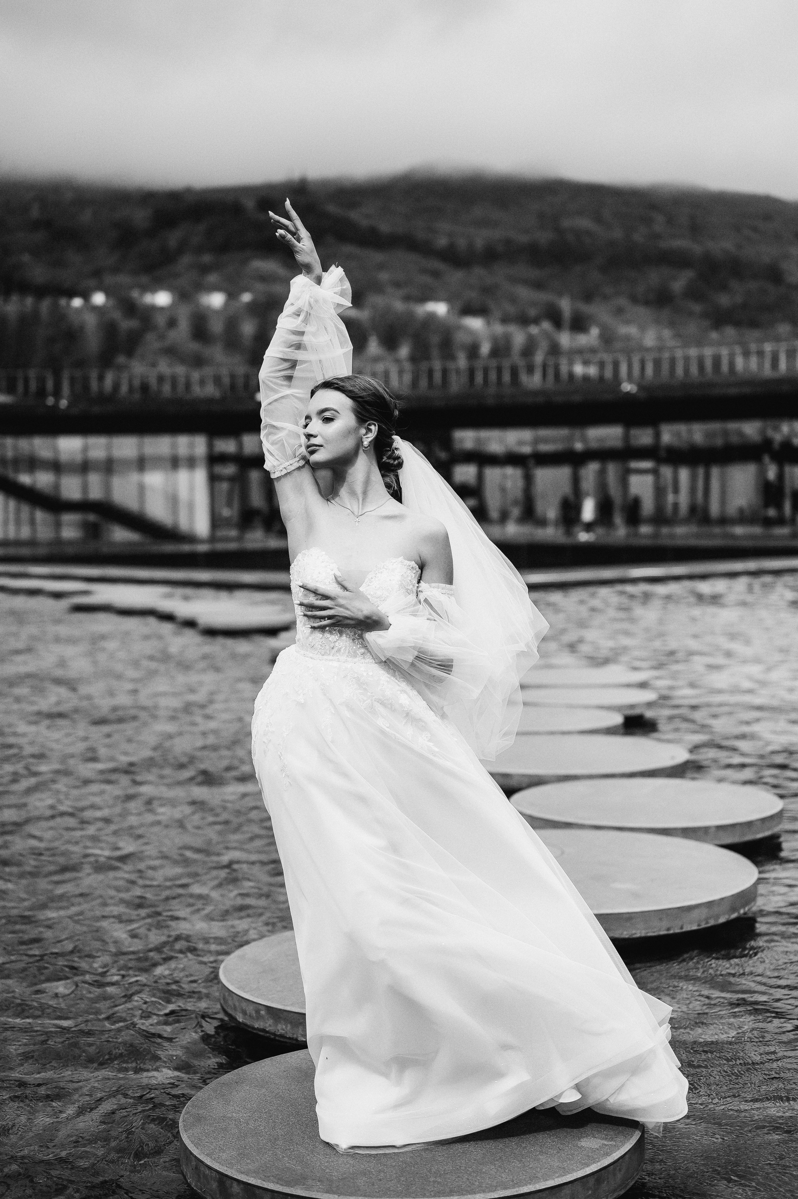 Свадебное утро и прогулка красивой яркой пары. Свадебный и семейный фотограф в Симферополе Дарья Маркова