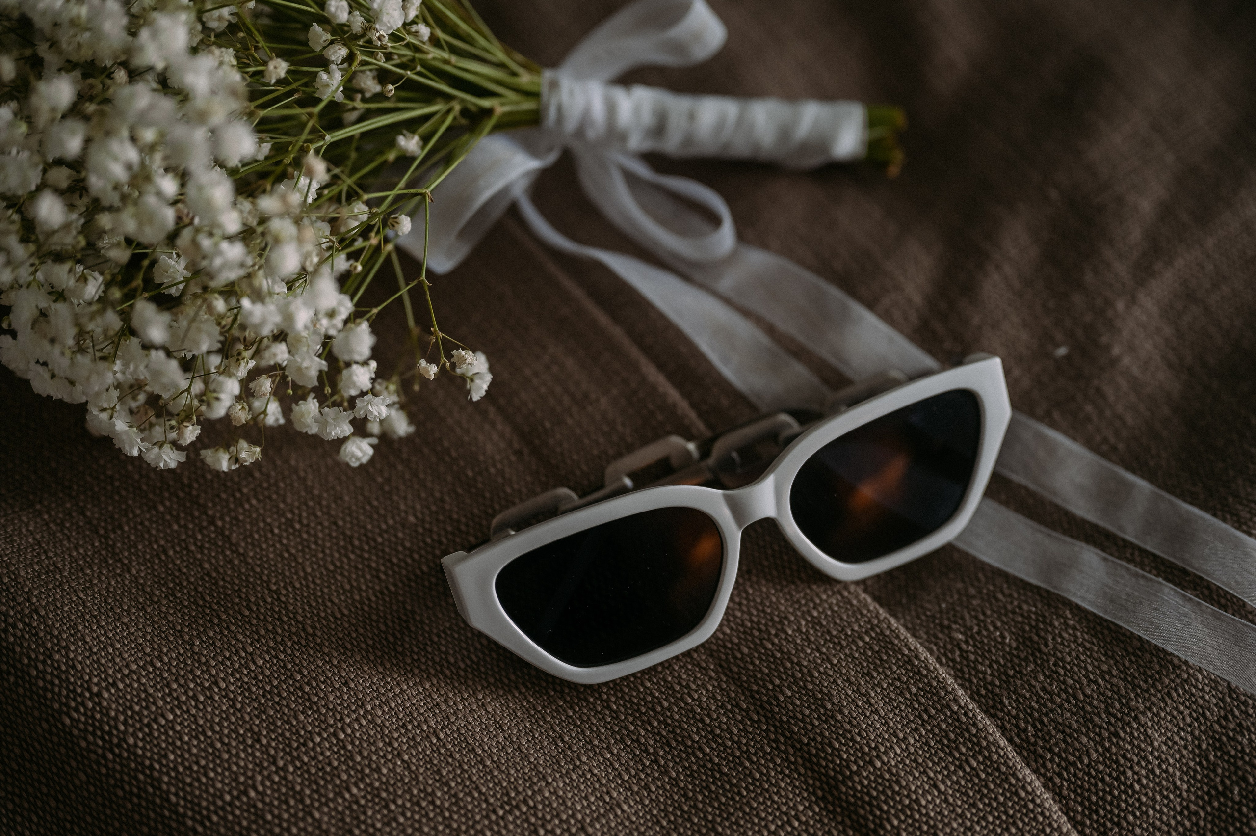 Свадебное утро и прогулка красивой яркой пары. Свадебный и семейный фотограф в Симферополе Дарья Маркова