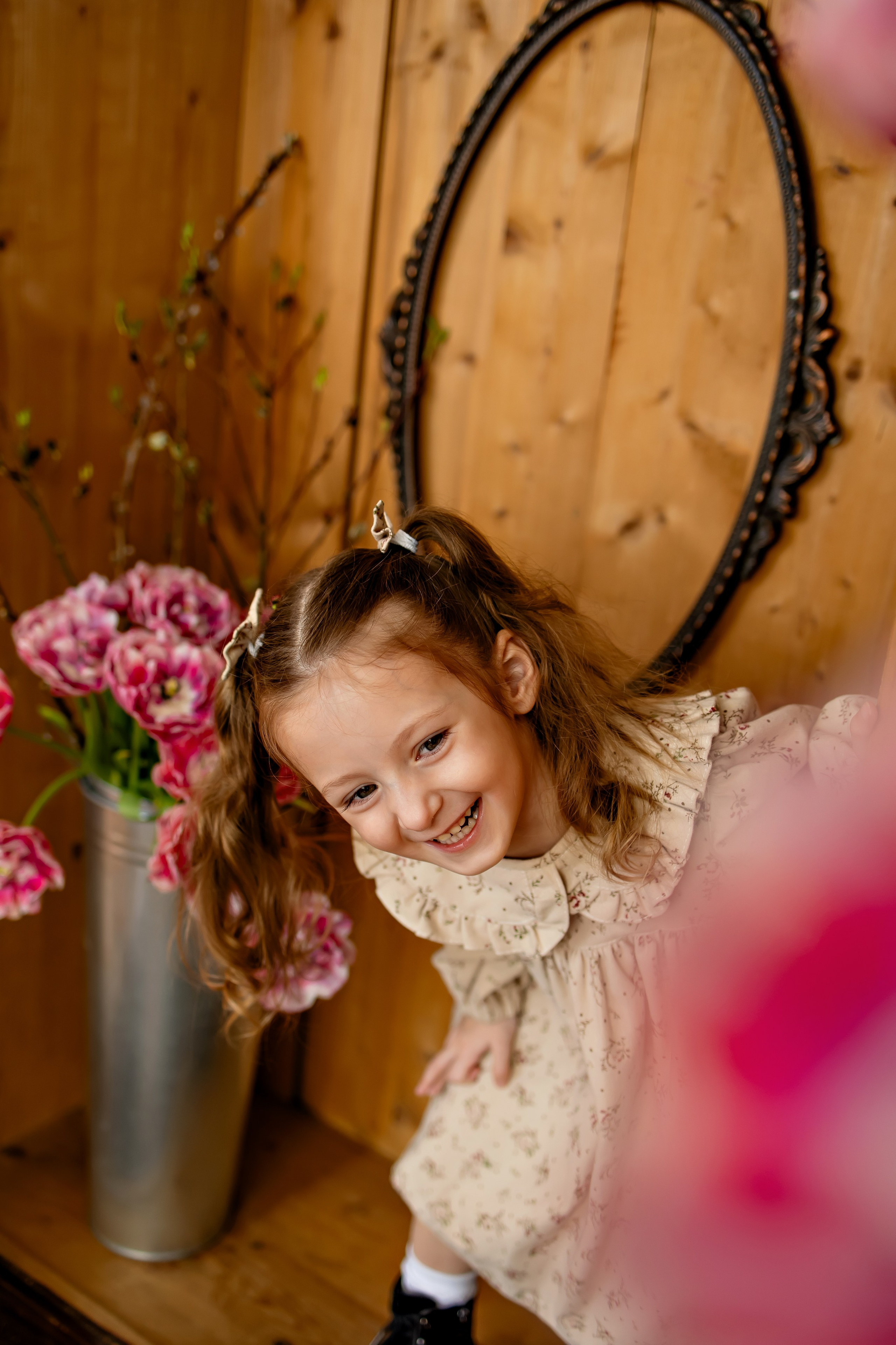 Мия с тюльпанами. Семейный и детский фотограф Оля в Тюмени