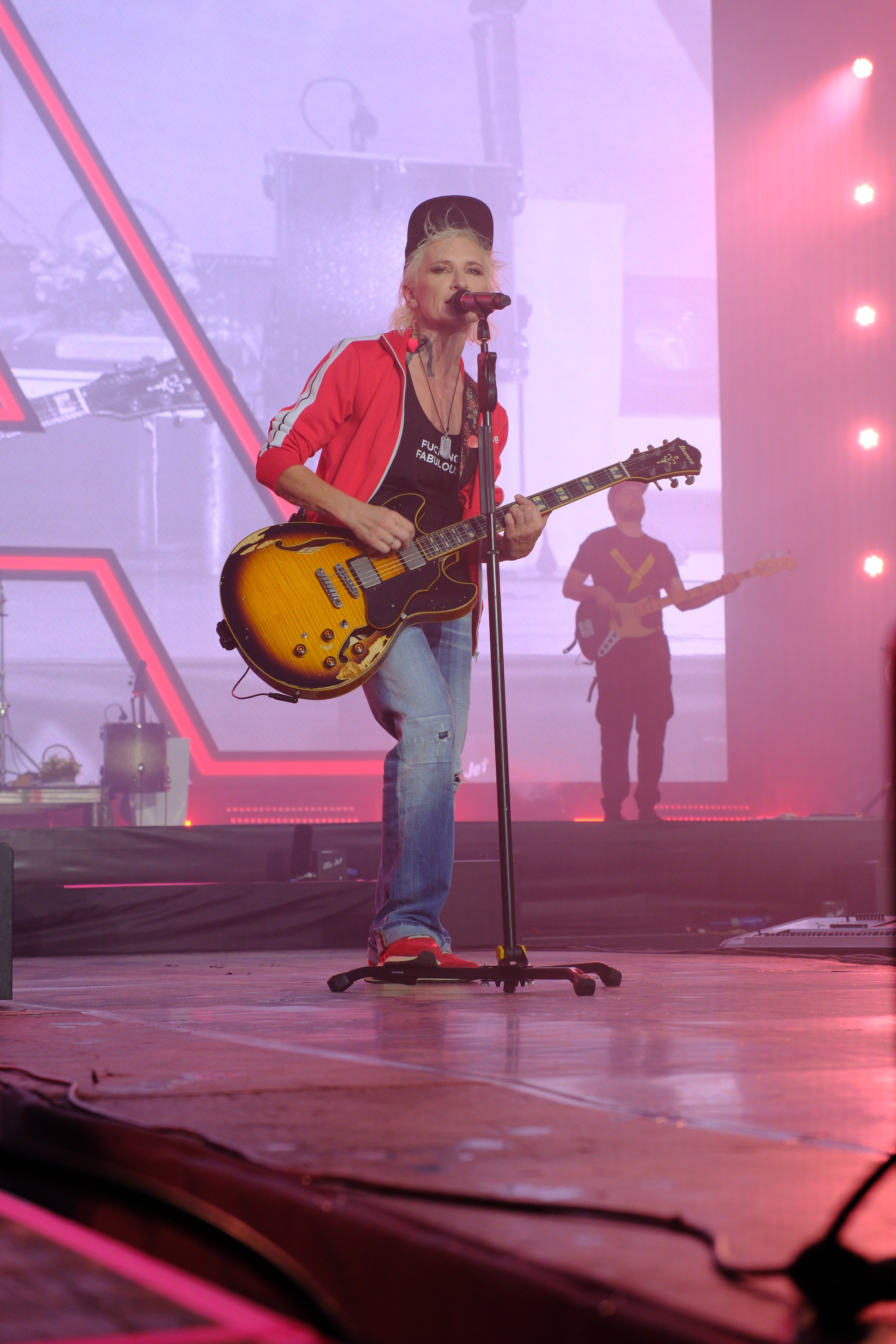 Диана Арбенина (группа «Ночные снайперы») — Москва, МТС Live Лето 2024. RedGeek - блогер и стручњак за образовање и ИТ Кирил Ситнов