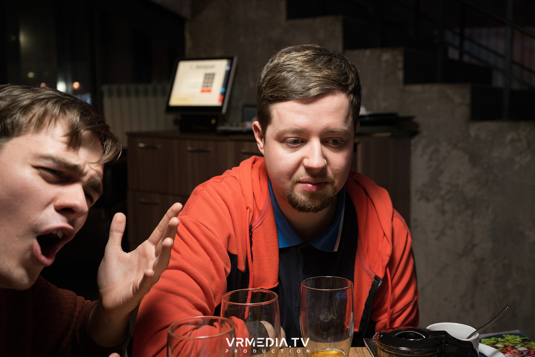 Эйнштейн Party в баре «Друзья»