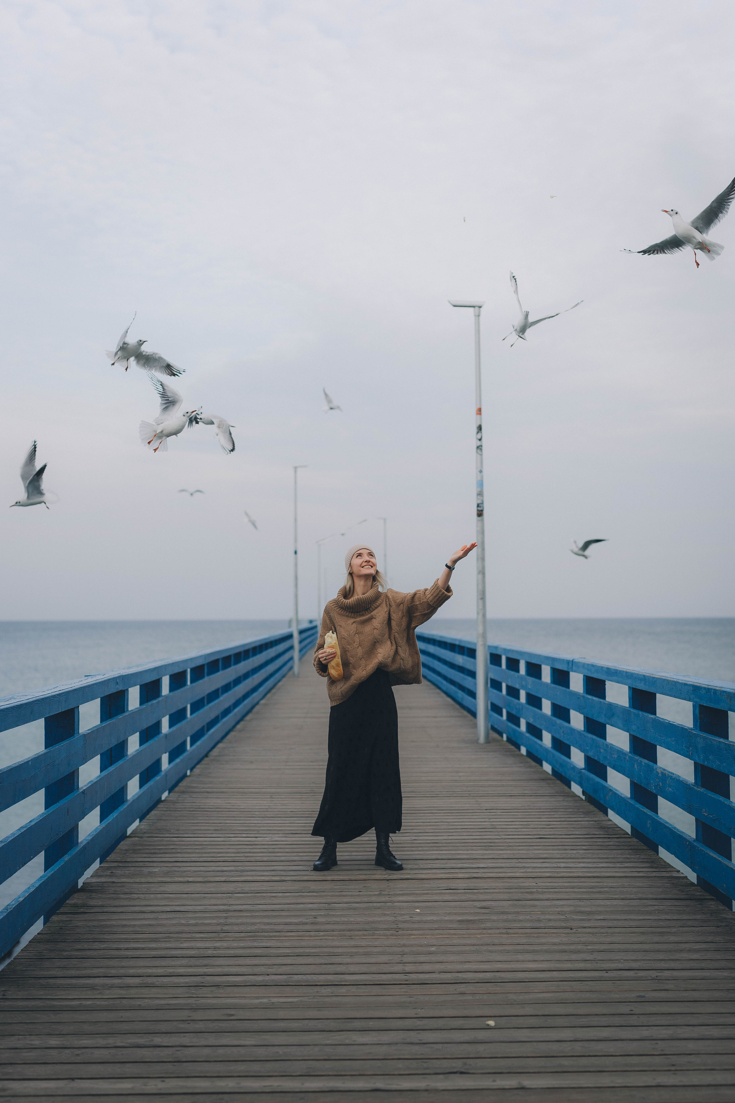 Ксения и чайки. Фотограф Зеленоградск Красильникова Елена