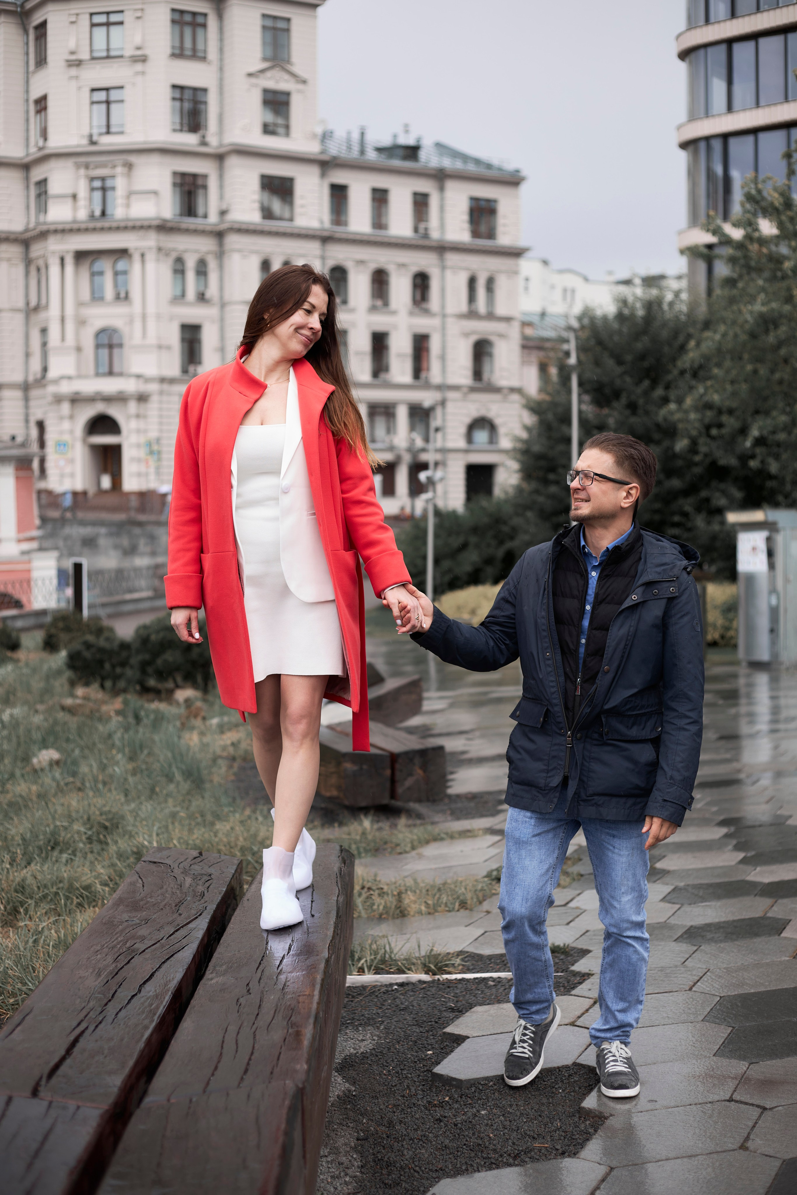 Фотосессия в ЗАГСе Кузьминки и прогулка в Зарядье: яркие моменты, несмотря на дождь