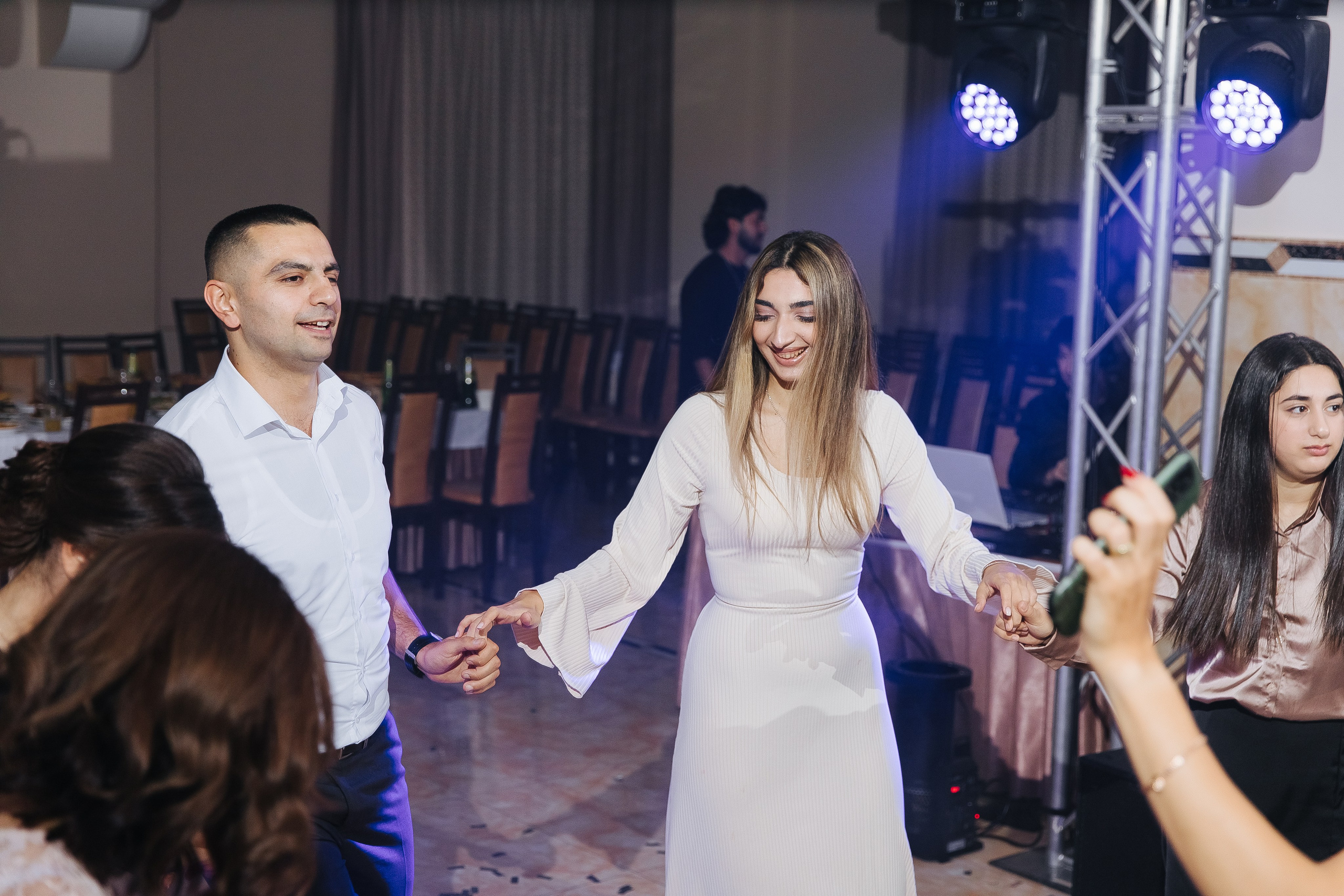 Ани и Назели. 35&5 День рождения, «Янтарь». Фотограф в Красноярске Надежда Воскресенская