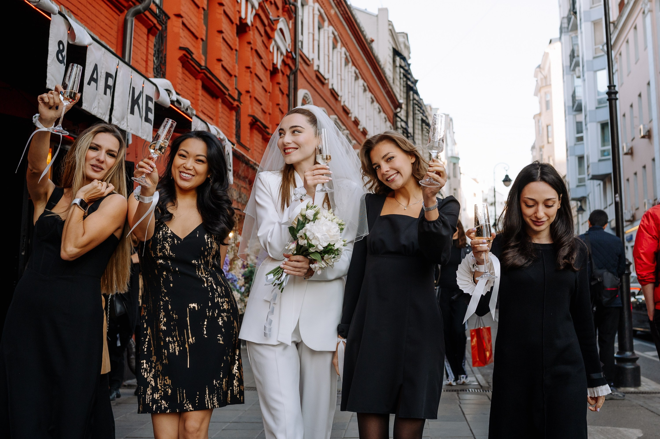 Девичник Лауры | Патриарши Пруды | 2023. Фотограф Вито Бурмасов | Москва
