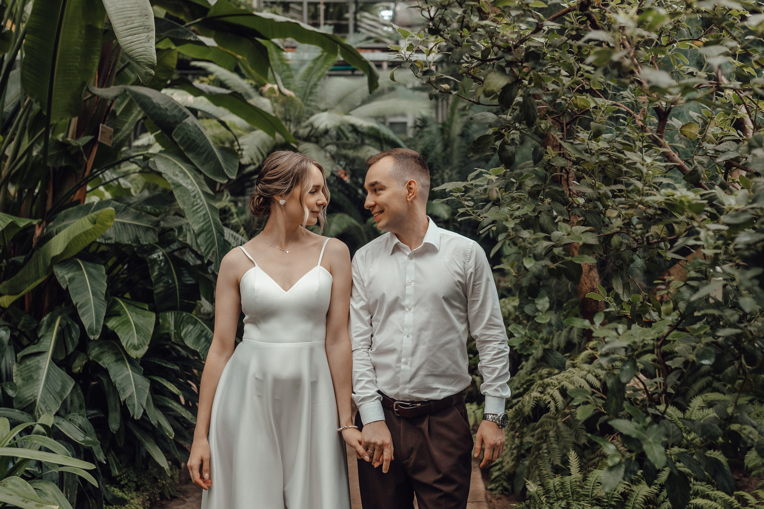 Свадебная фотосессия в Оранжерее. Свадебный фотограф в Москве Дарья Олендарёва