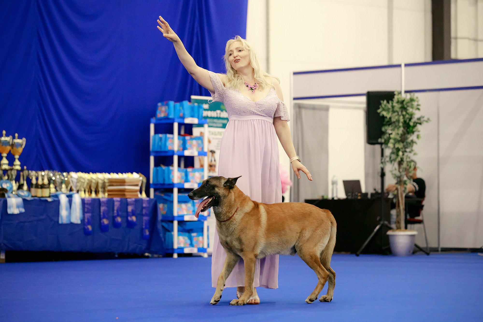 Танцы на выставке «Зоошоу», СПб. Фотограф-анималист Mary Mart — Москва, Питер