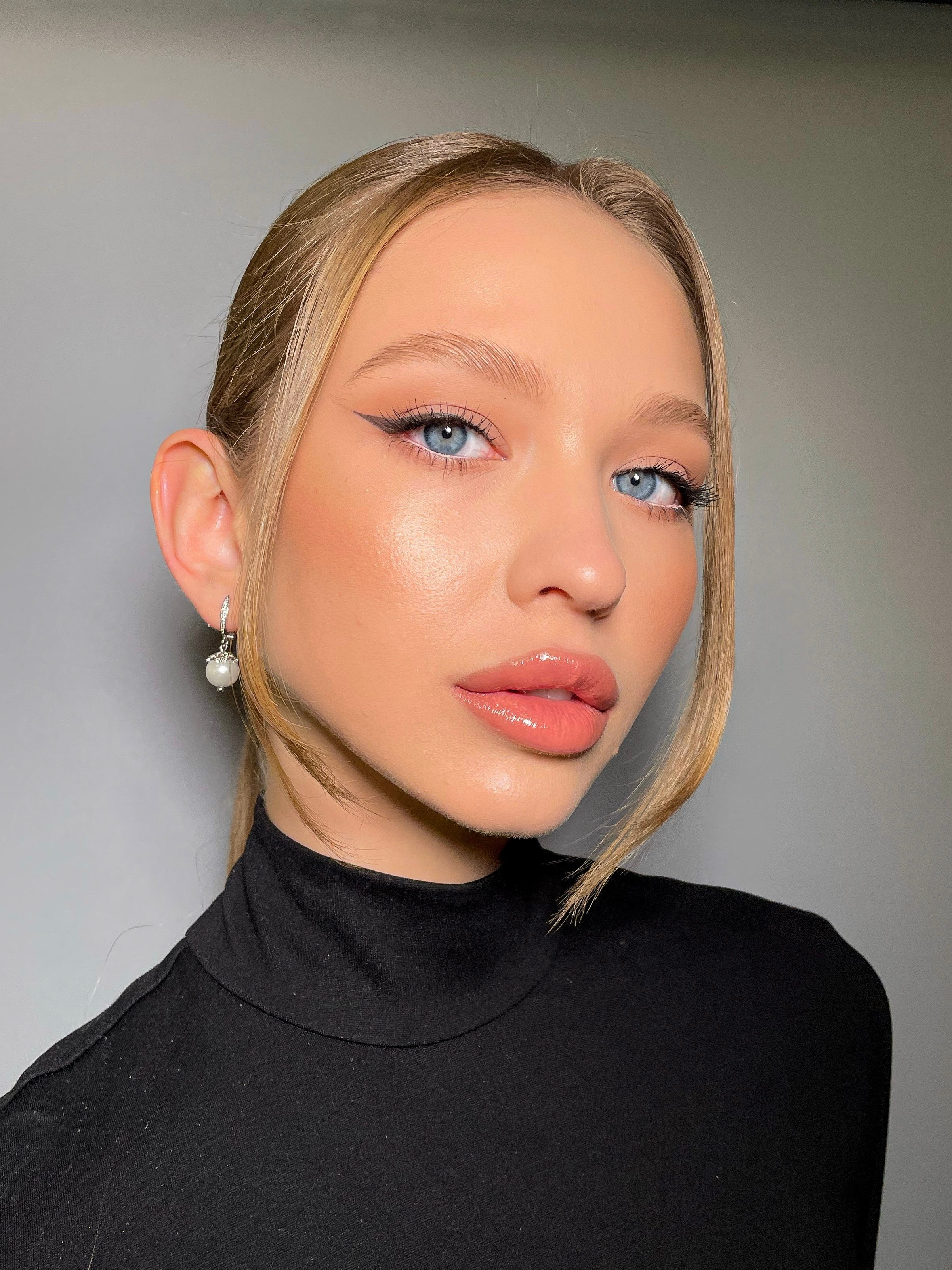 Вечерние образы. Свадебный визажист и стилист по прическам в Москве