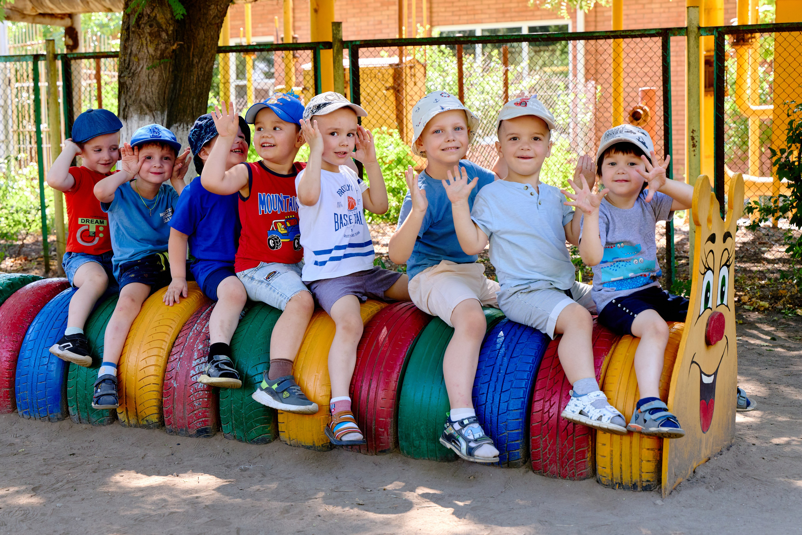 Пример летней съёмки в детском саду № 92 младшая группа Ромашки. Фотограф Выпускные альбомы Таганрог Сергей Коробченко
