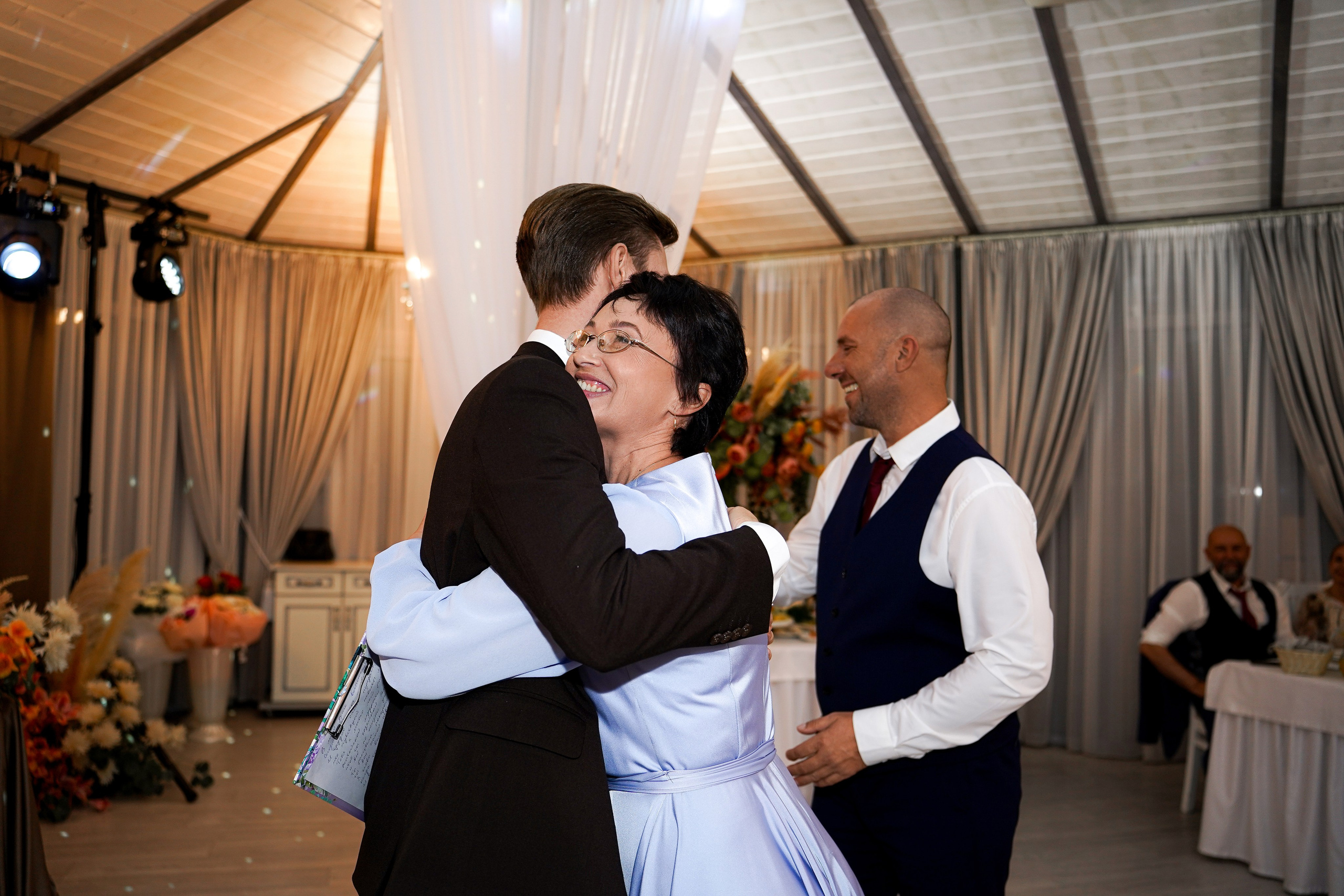 Свадебный банкет в беседке. Свадебный фотограф в Ростове-на-Дону. Таинство Крещения и Венчания, семейные фотосессии. Алёна Чёботова