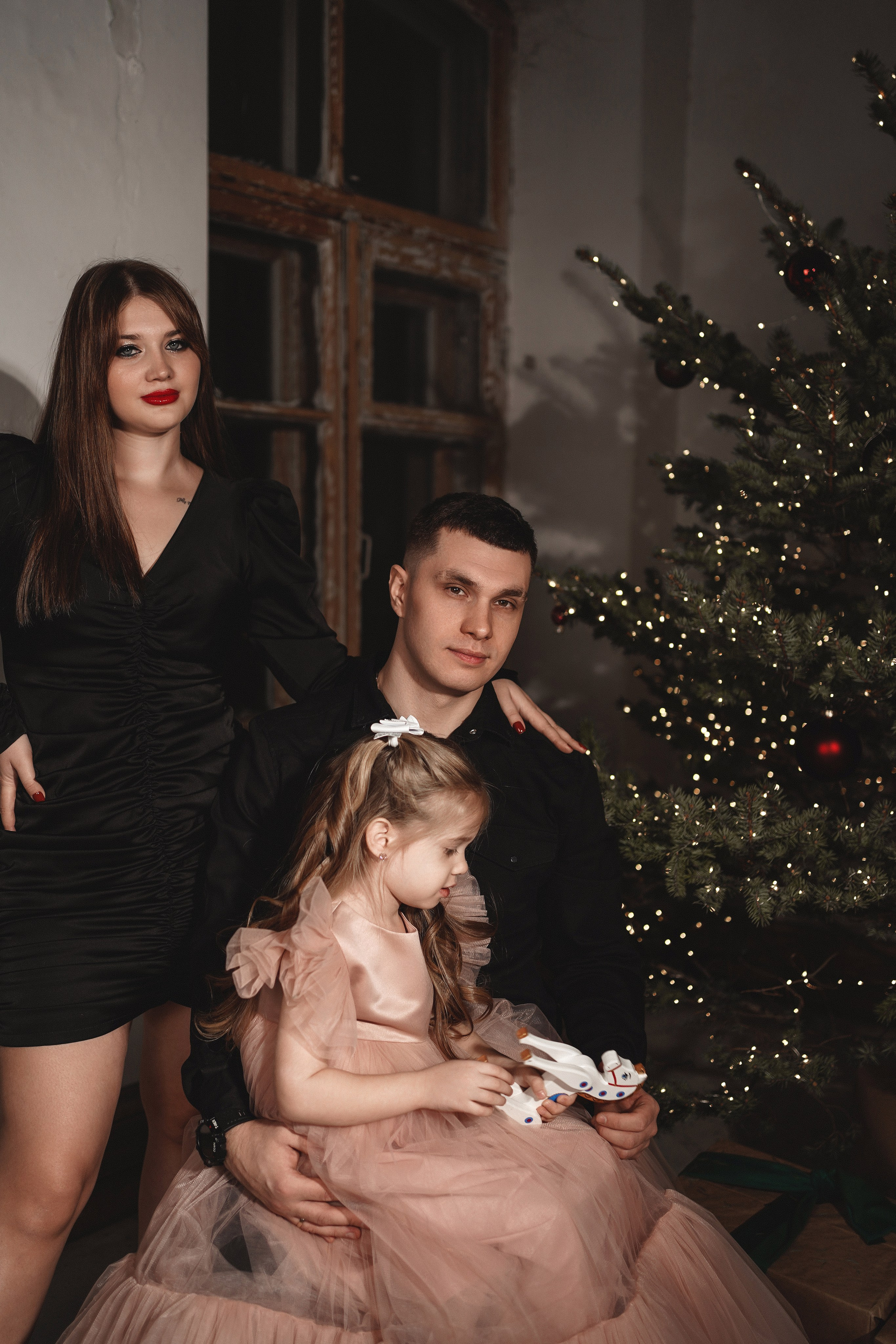 Семейная фотосессия в фотостудии MOX. Фотограф Ростов-на-Дону. Свадебный фотограф в Ростове-на-Дону. Таинство Крещения и Венчания, семейные фотосессии. Алёна Чёботова