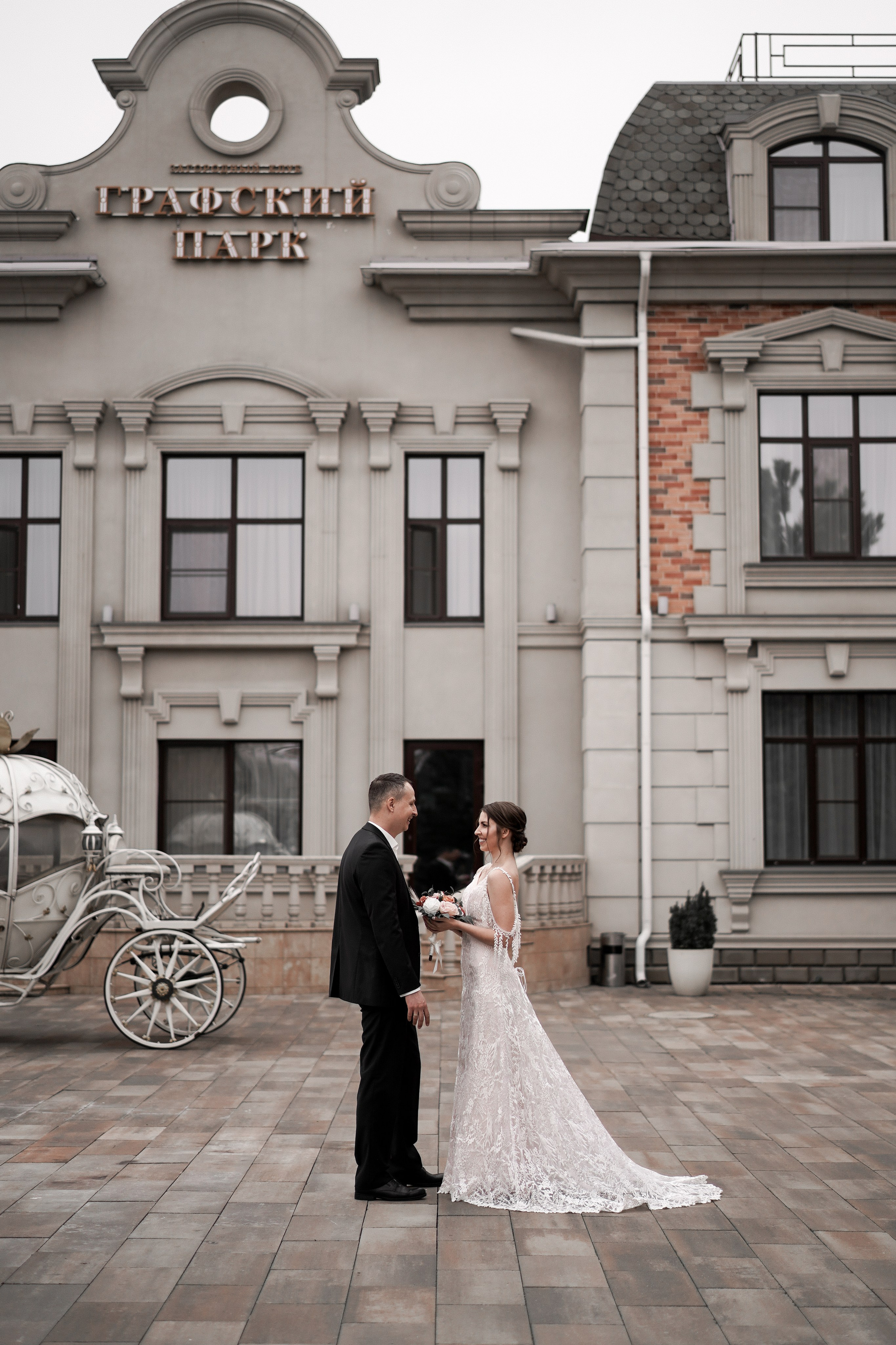 Свадебная фотосессия в Графском парке. Ростов-на-Дону. Свадебный фотограф в Ростове-на-Дону. Таинство Крещения и Венчания, семейные фотосессии. Алёна Чёботова