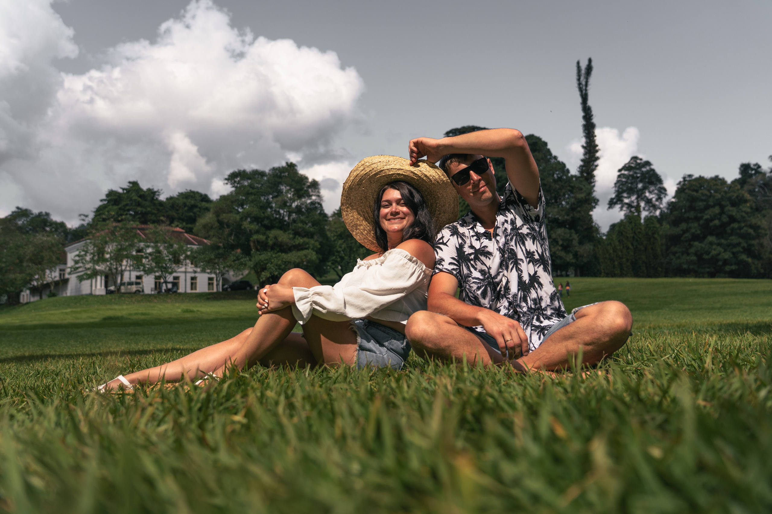 Bathing with elephants in Pinnawala, Botanical Garden