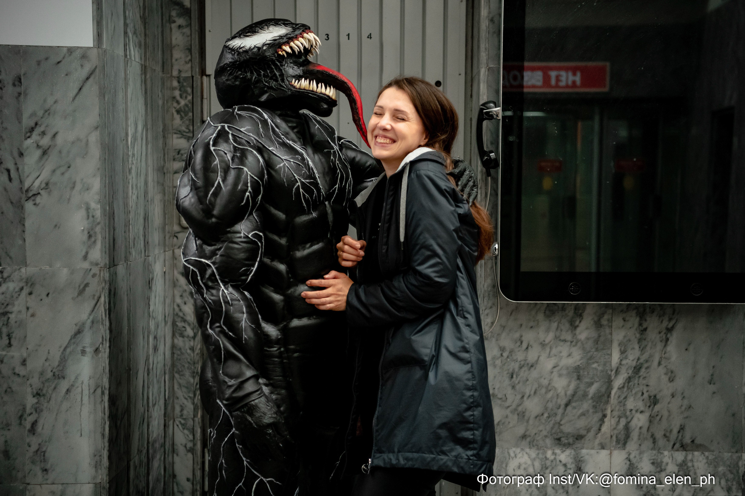 Человек паук и Веном в метро ЕКБ. Фомина Елена Свадебный и семейный фотограф