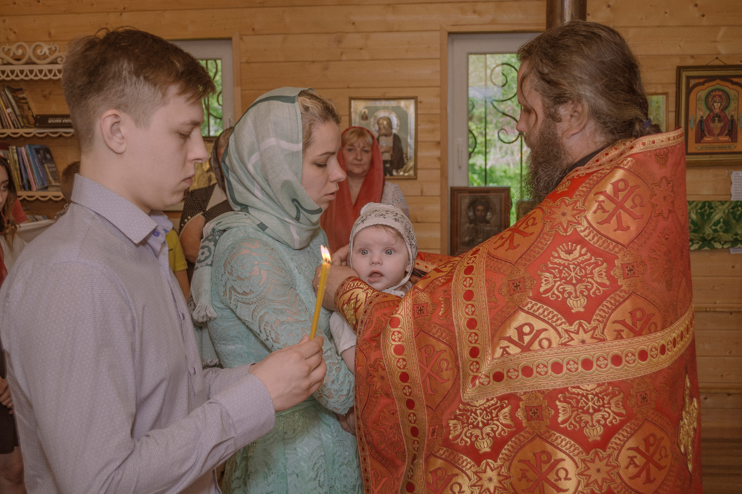 Крещение Василисы в храме Николая Чудотворца в д. Старый погост. Фотограф Евгений Егоров