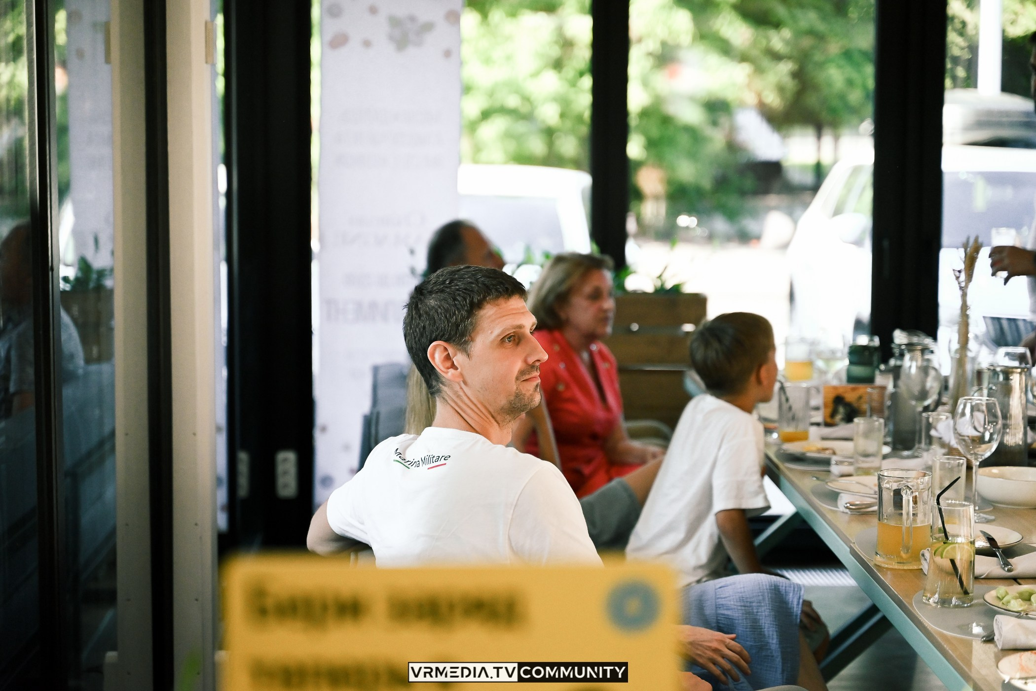 Ресторан «Volna»: Вокальный вечер на летней веранде «Хочу на дачу»