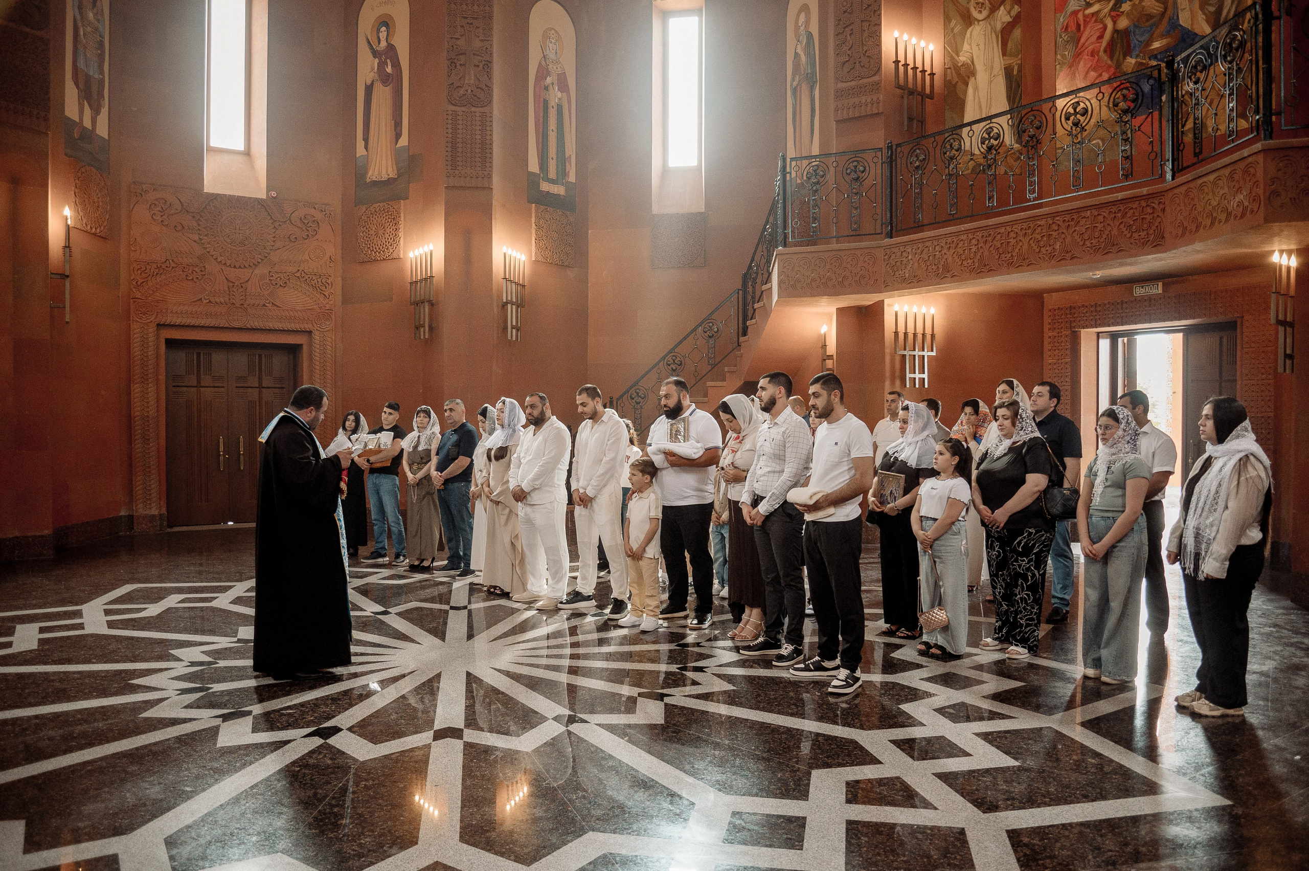 Крещение в армянском храме. Фотограф Мария Стрелкова