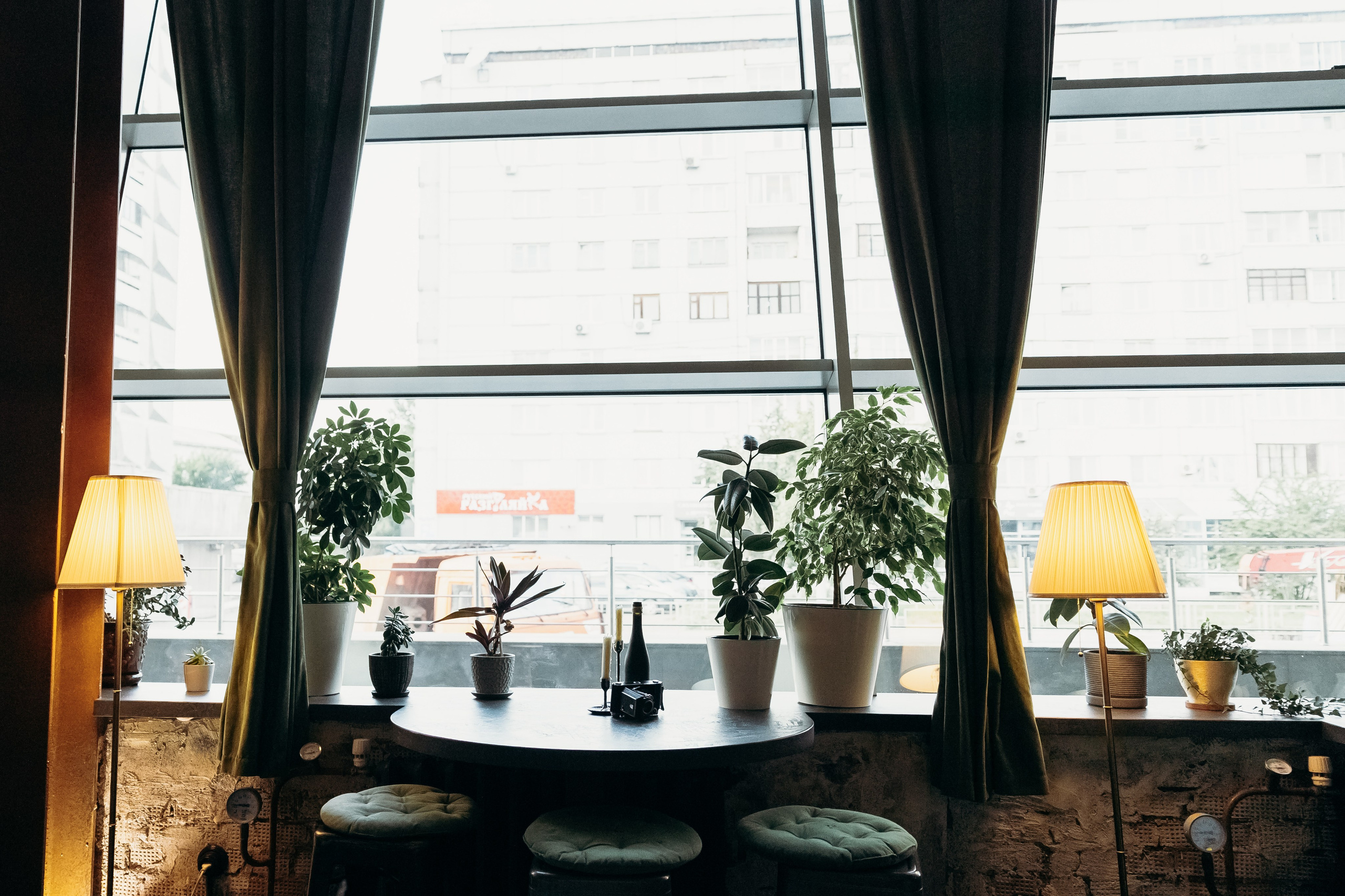 Александр и Елена (сборы, ресторан). Фотограф свадебный семейный в Красноярске Шукшина Наталья