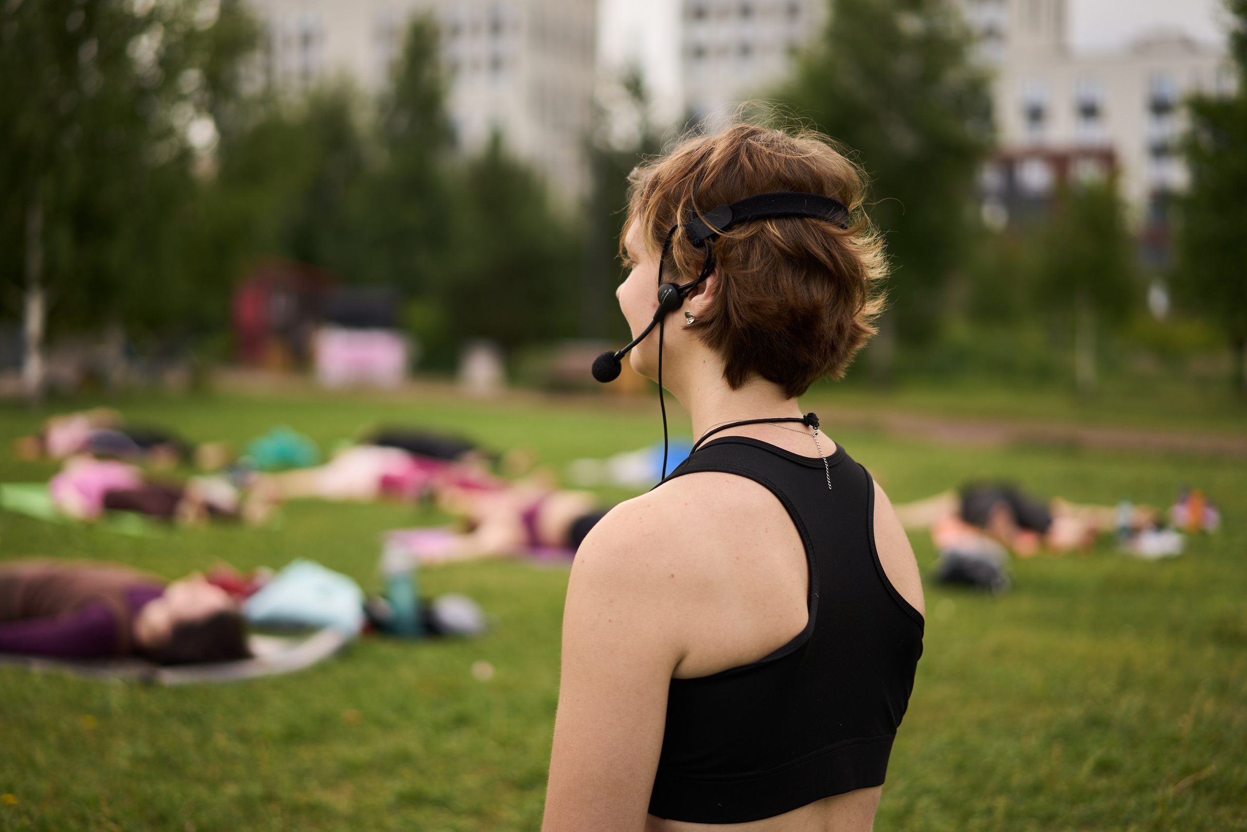 Репортажная съемка занятия йоги в парке. Фотограф Екатеринбург Кокшарова Александра