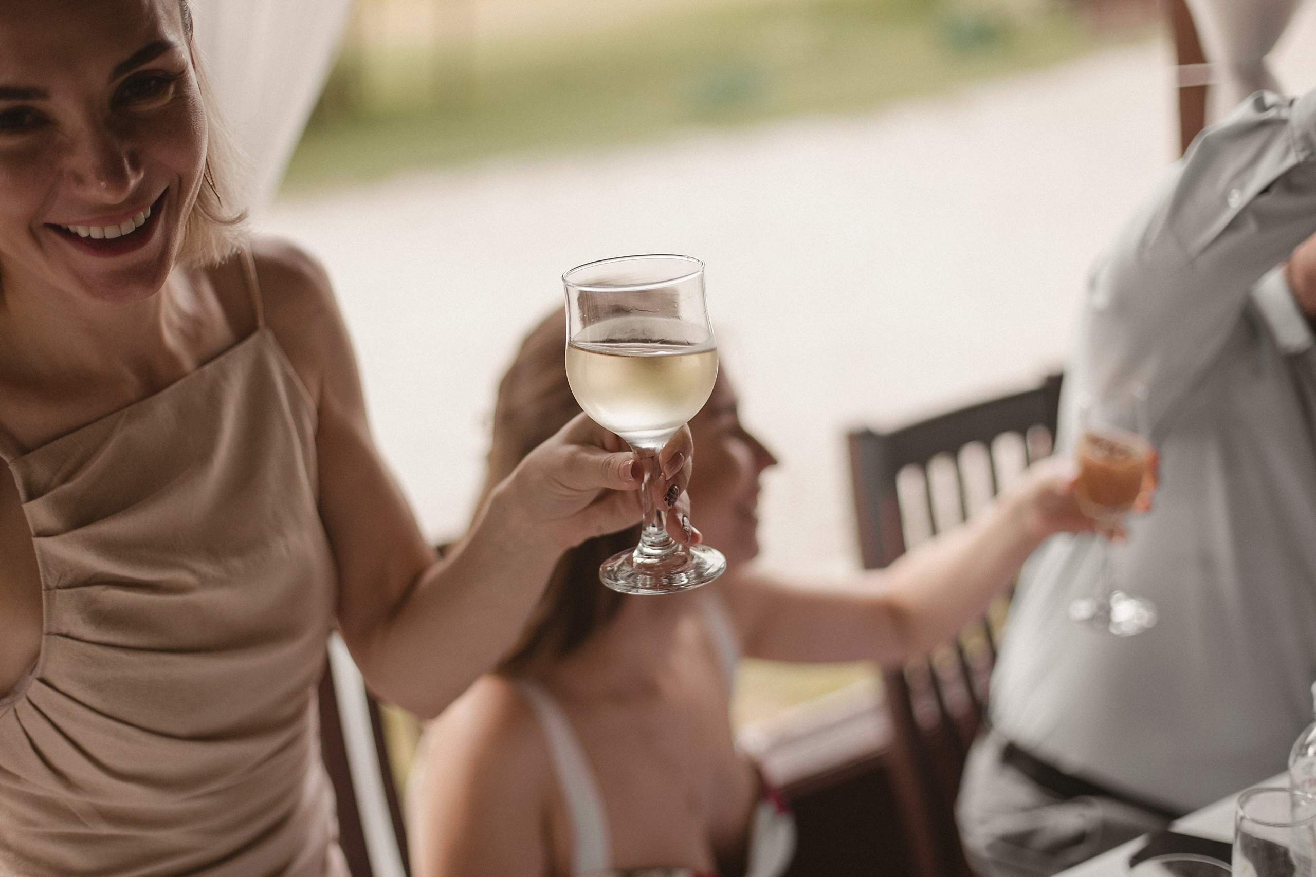 Свадьба в летний день с прогулкой в парке и свадебным ужином в загородной клубе. Свадебный, репортажный и портретный фотограф Сочи, Краснодар. Александра Зайцева