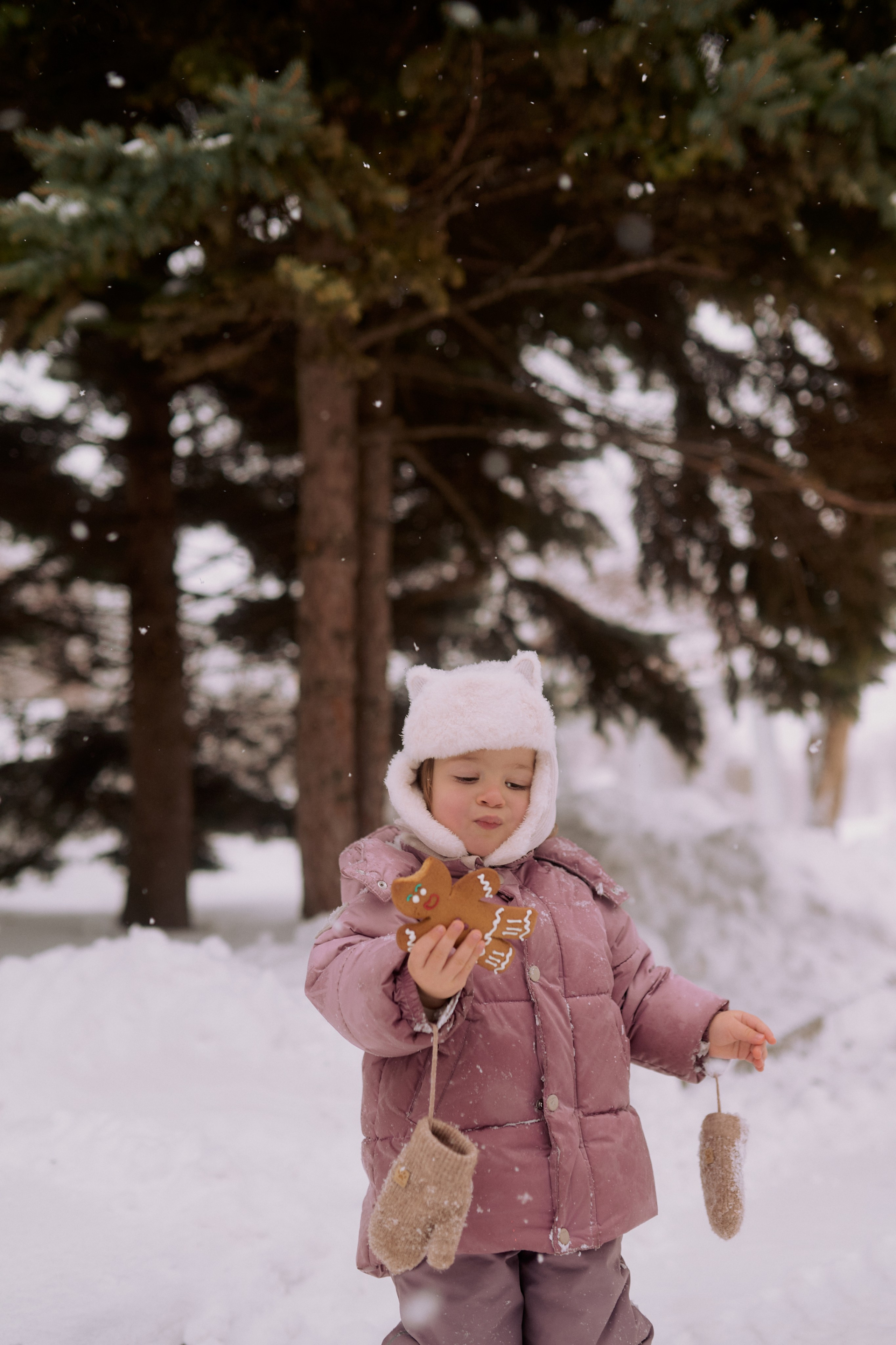 Андрей, Леся и Василиса в снежном парке. Семейный и свадебный lifestyle-фотограф в Москве Мария Петрова