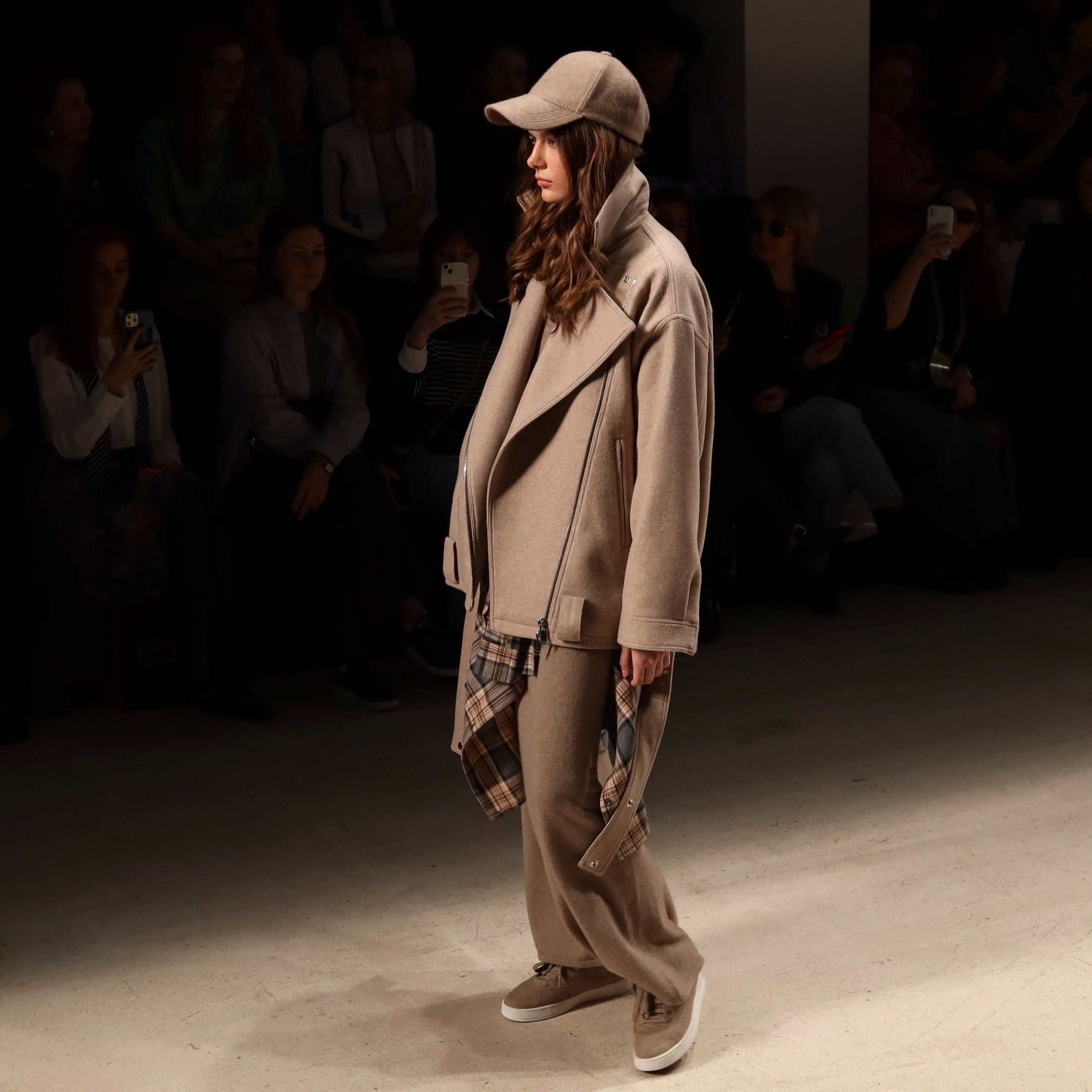 Фото с показа Alpe Cashmere MFW 13.03.2025