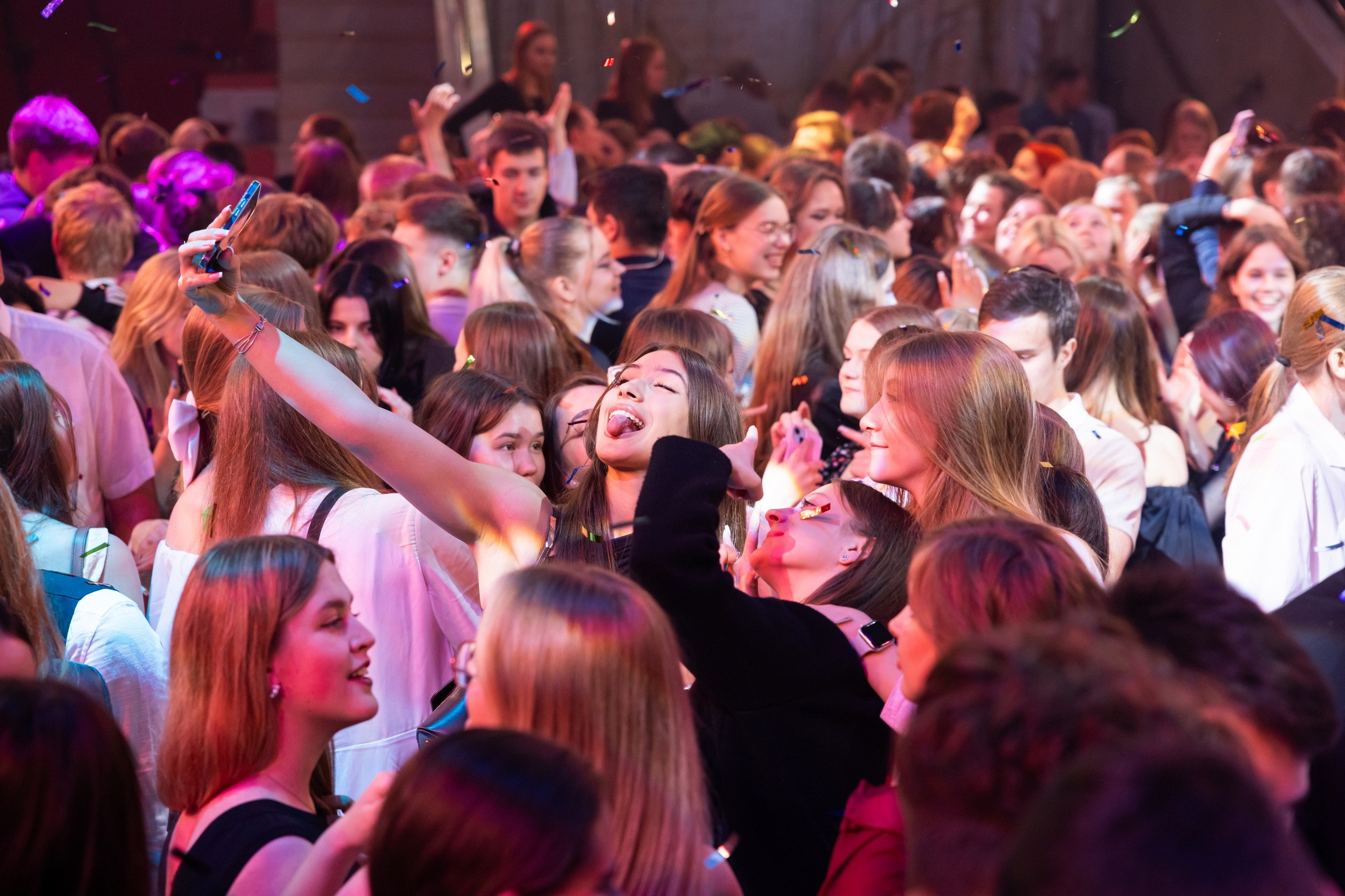Городской бал выпускников (24 июня 2025). Репортажный фотограф Алексей Пирязев