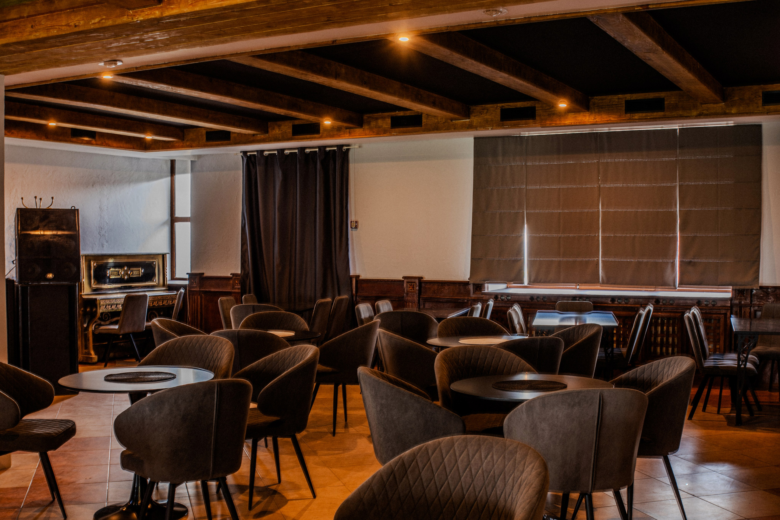 Концертный клуб «Сердце замка» A-Alvo, фото интерьерного фотографа Алексея Муравьёва, музыкальное пространство УфаЛобби клуба «Сердце замка» A-Alvo, съёмка интерьерного фотографа Алексея Муравьёва, концертная площадкаЗал концертного клуба «Сердце замка» A-Alvo, работа интерьерного фотографа Алексея Муравьёва, мероприятия УфаСцена клуба «Сердце замка» A-Alvo, фото интерьерного фотографа Алексея Муравьёва, музыкальные выступленияФойе концертного клуба «Сердце замка» A-Alvo, съёмка интерьерного фотографа Алексея Муравьёва, атмосфера УфаАкустика клуба «Сердце замка» A-Alvo, работа интерьерного фотографа Алексея Муравьёва, живой звукЗона отдыха «Сердце замка» A-Alvo, фото интерьерного фотографа Алексея Муравьёва, комфорт для зрителейВход в клуб «Сердце замка» A-Alvo, съёмка интерьерного фотографа Алексея Муравьёва, концертная площадка УфаИнтерьер концертного клуба «Сердце замка» A-Alvo, работа интерьерного фотографа Алексея Муравьёва, мероприятияОсвещение клуба «Сердце замка» A-Alvo, фото интерьерного фотографа Алексея Муравьёва, концертный зал УфаЗвуковое оборудование «Сердце замка» A-Alvo, съёмка интерьерного фотографа Алексея Муравьёва, музыкальная площадкаМеста для зрителей клуб «Сердце замка» A-Alvo, работа интерьерного фотографа Алексея Муравьёва, комфорт УфаБарная зона «Сердце замка» A-Alvo, фото интерьерного фотографа Алексея Муравьёва, концертная площадкаВестибюль клуба «Сердце замка» A-Alvo, съёмка интерьерного фотографа Алексея Муравьёва, вход УфаОбщая панорама концертного клуба «Сердце замка» A-Alvo, работа интерьерного фотографа Алексея Муравьёва, музыкальное пространство