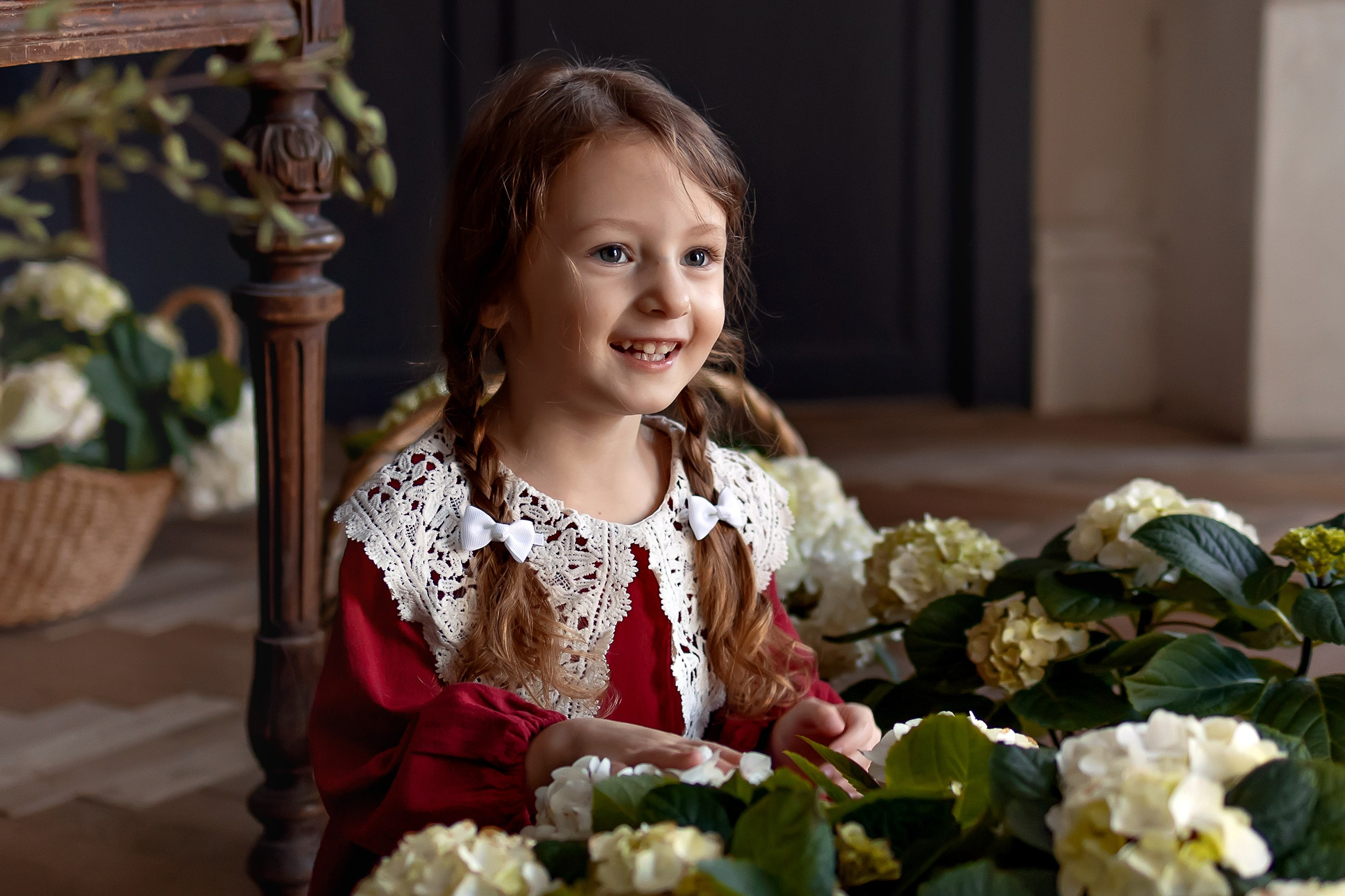Мия в гортензиях. Семейный и детский фотограф Оля в Тюмени