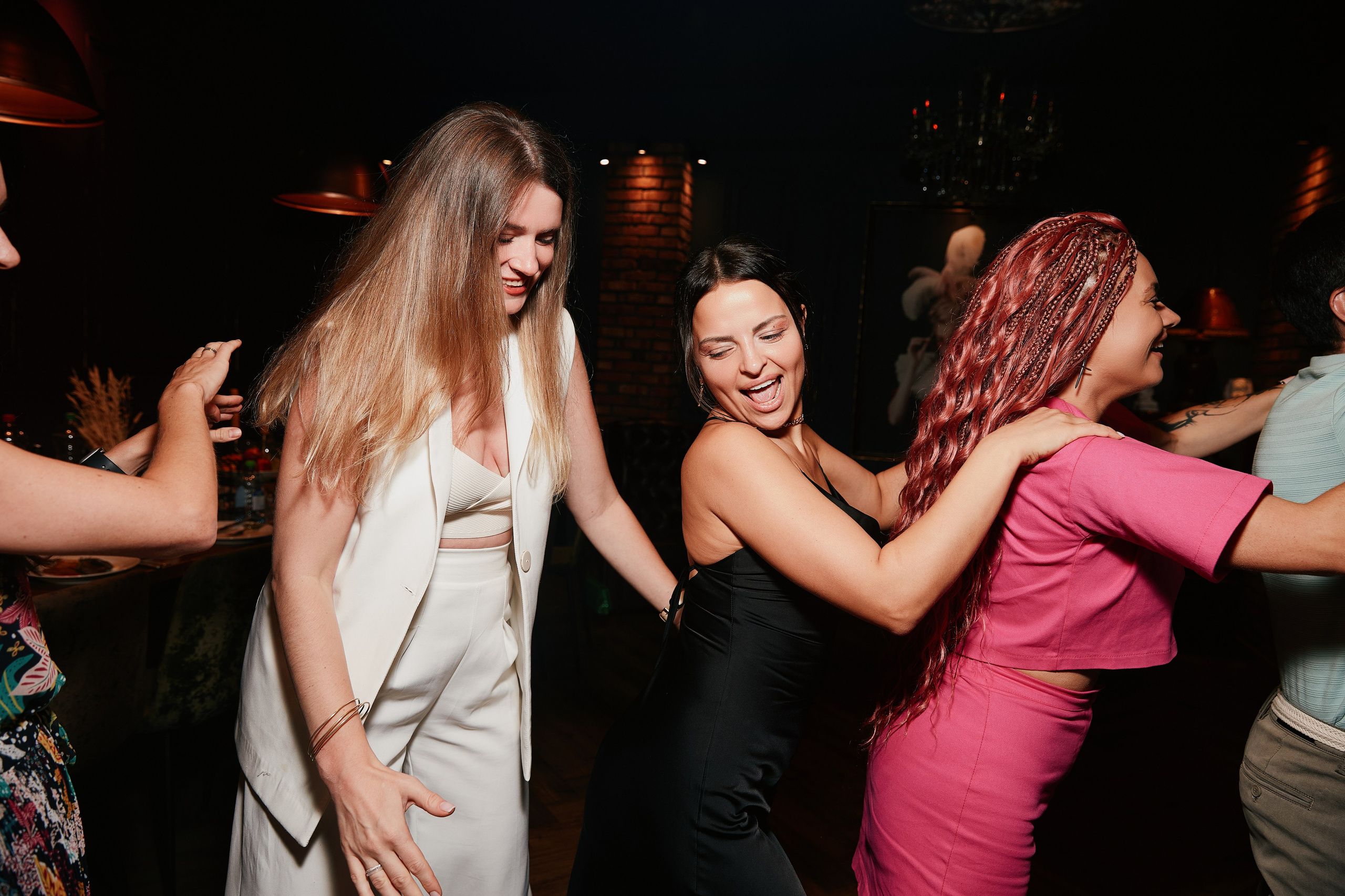 HOLIDAY IN AVRORA ROOM 10.08. Свадебный репортажный фотограф краснодар максим дремов дрёмов фотосессия студия цена