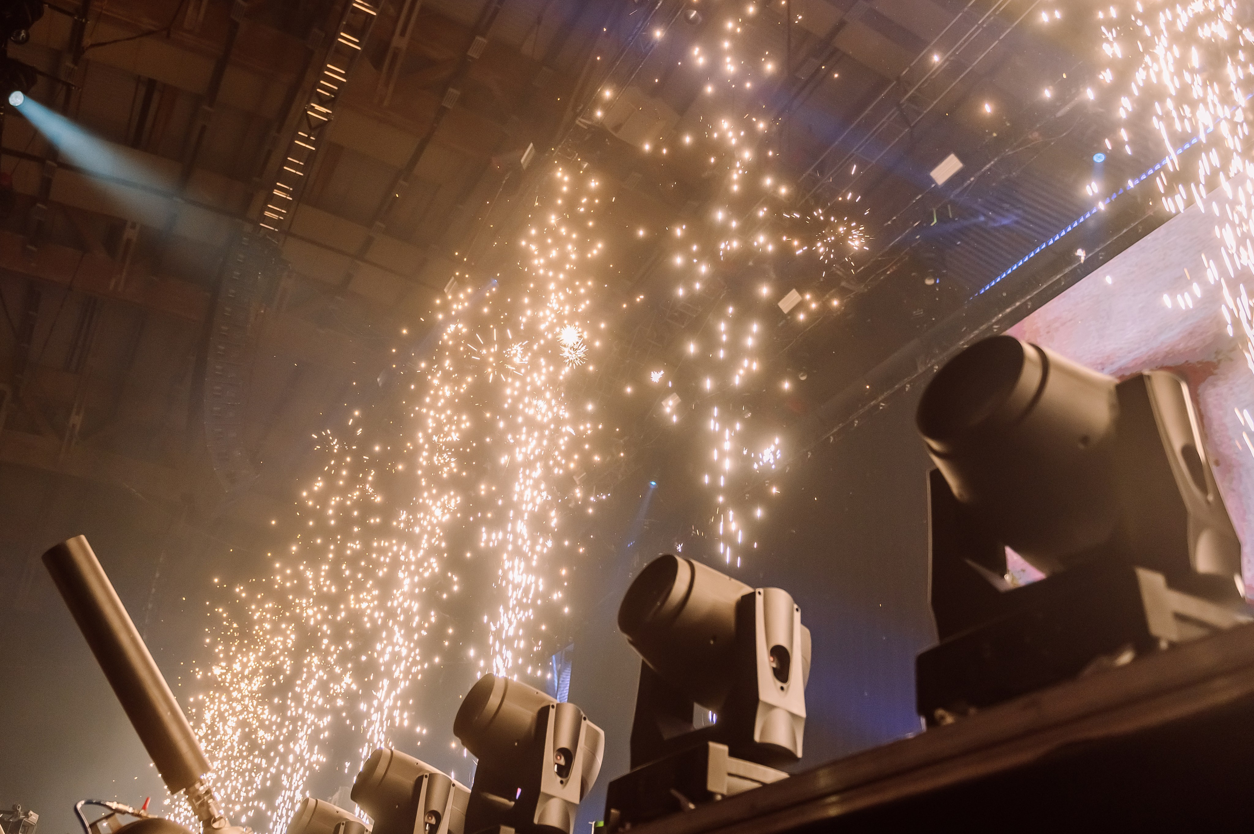 Руки вверх в Ледовом Дворце 15.11.2025. Детский фотограф, семейный фотограф и репортажи в Кемерово