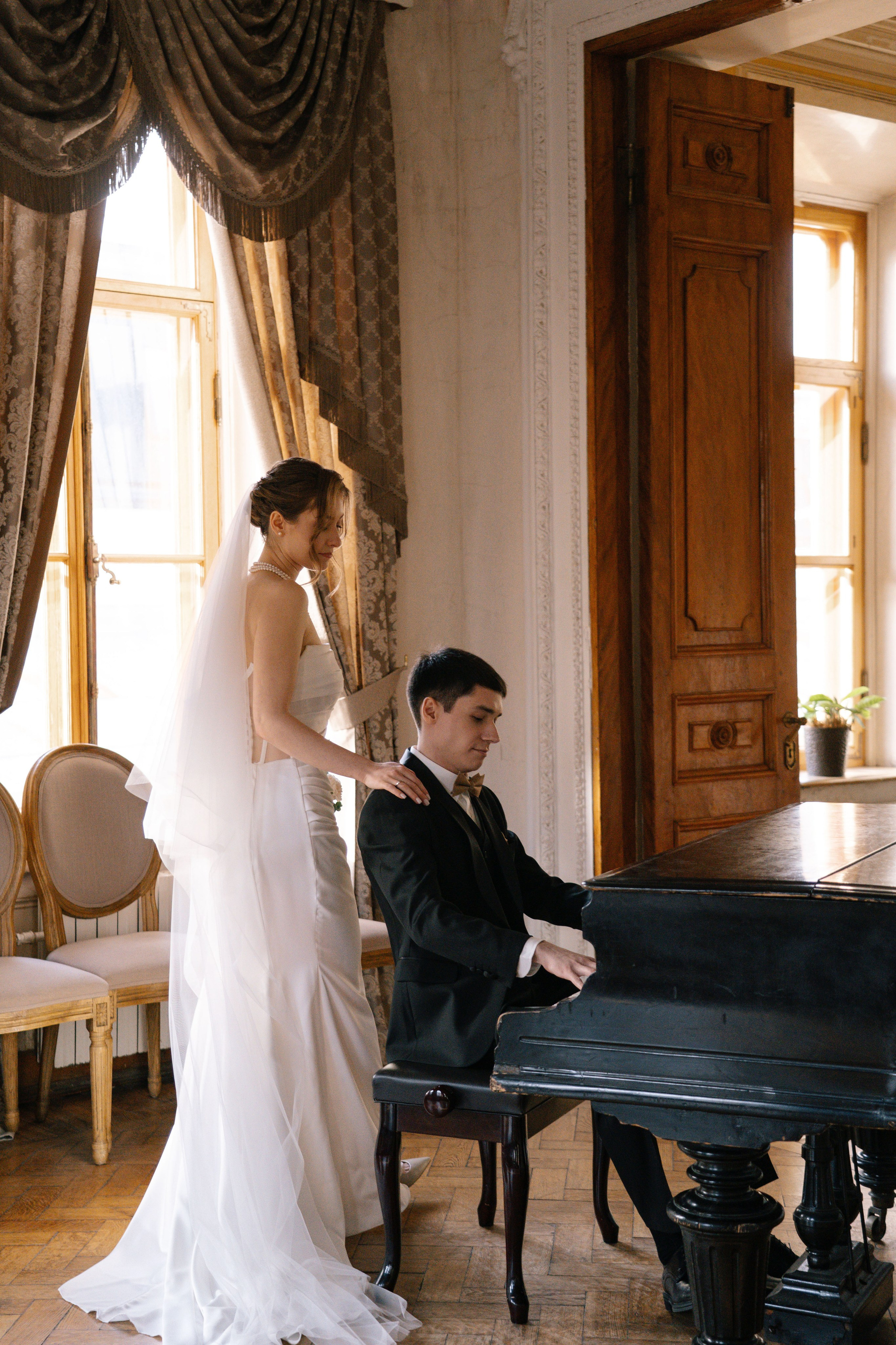 Свадебная фотосессия в Библиотеке читальне им. Пушкина