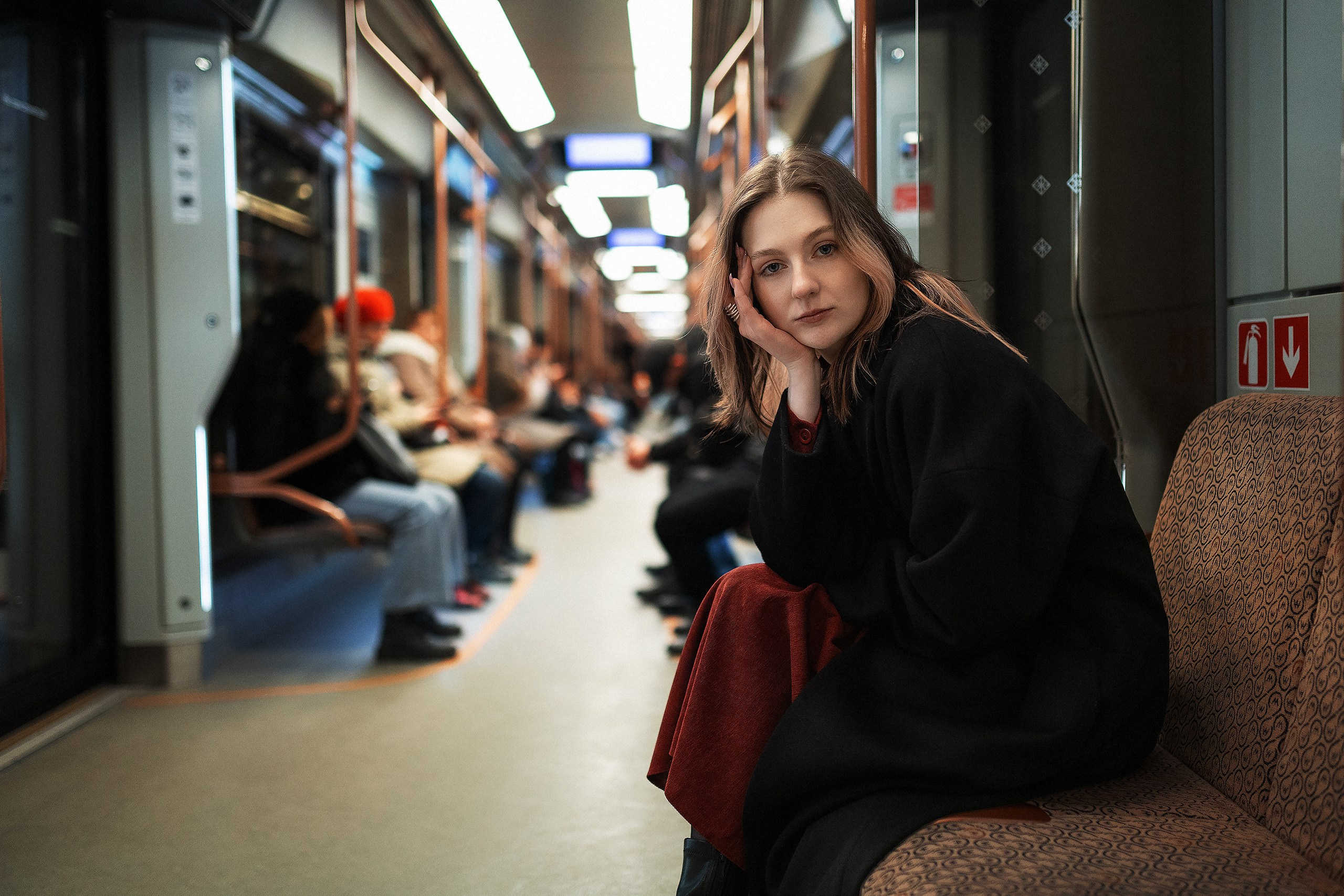 Варя, метро. Фотограф Никита Локтионов Москва