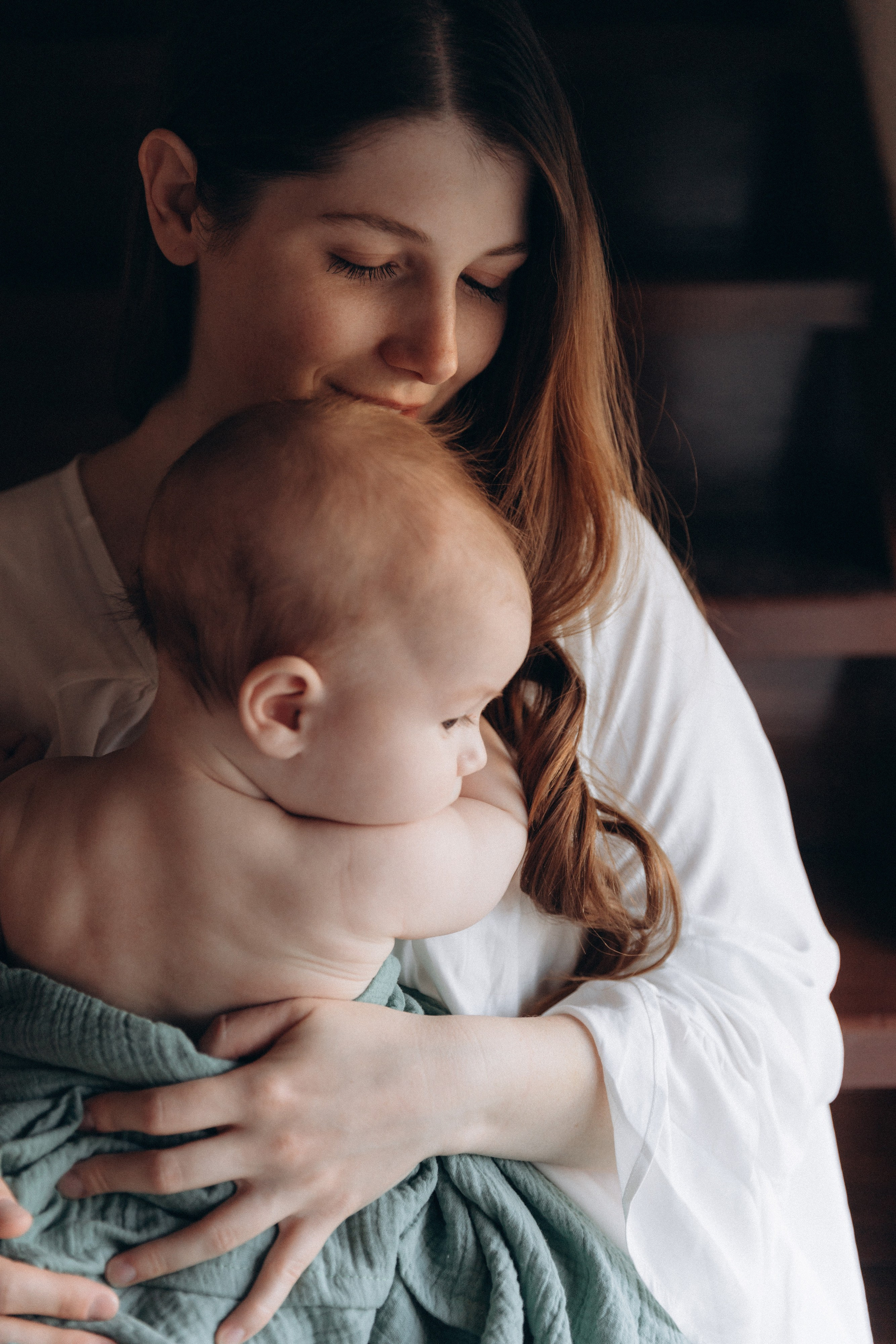 Мама и малыш, домашняя история. Фотограф Ульяна Дивина в Нижнем Новгороде и Нижегородской области