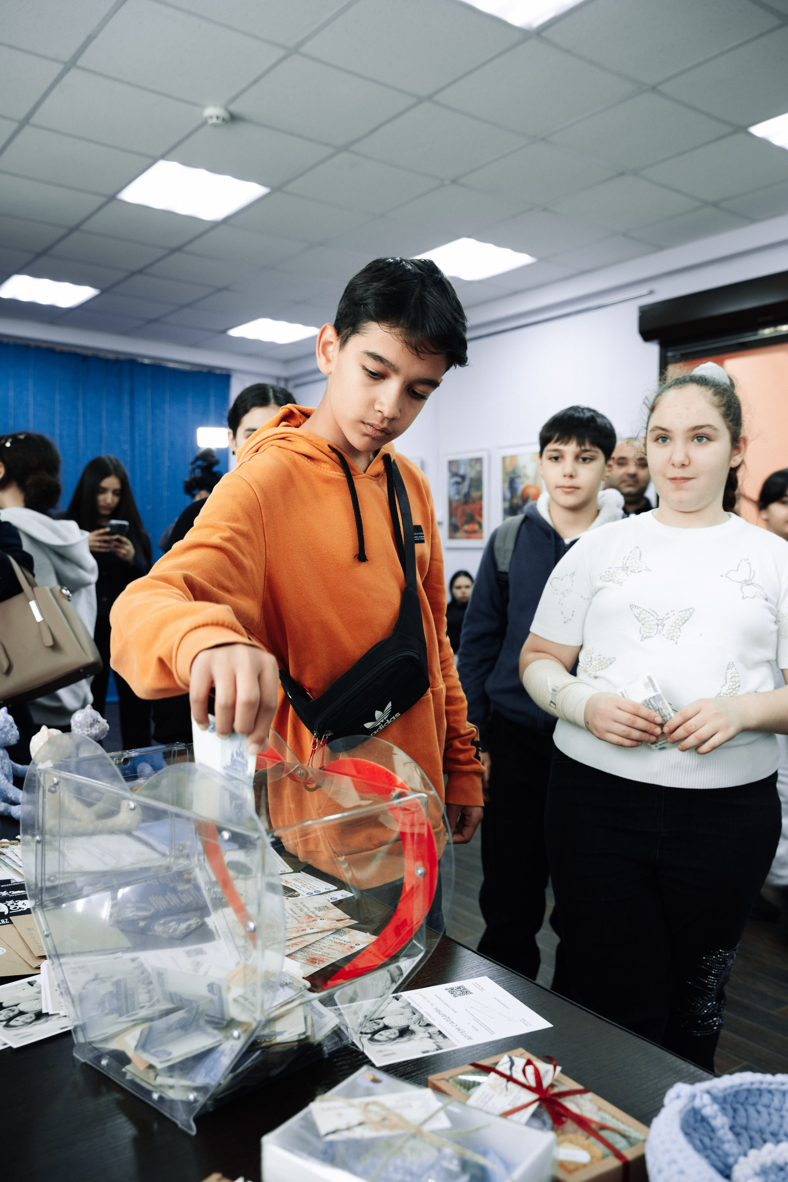 Благотворительный концерт в помощь Артему Сардаряну. Фотограф Артем Севостьянов. Профессиональная фотосъемка в Ногинске, Москве, Московской области и за границей