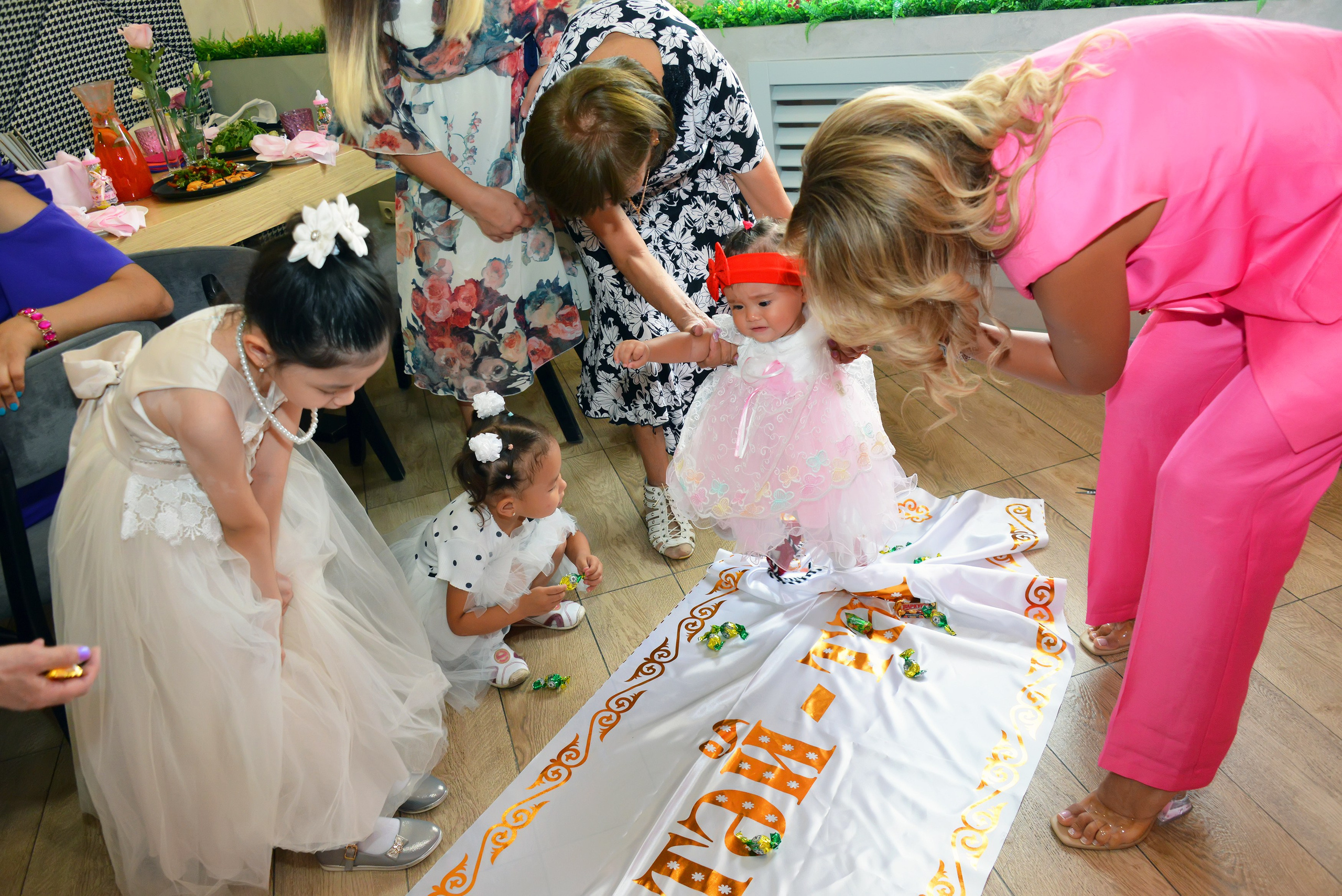 Дети-5 (Адель-1годик). Фотосъёмка. Фотограф Сергей Авдеев-семейный и детский фотограф в Алматы