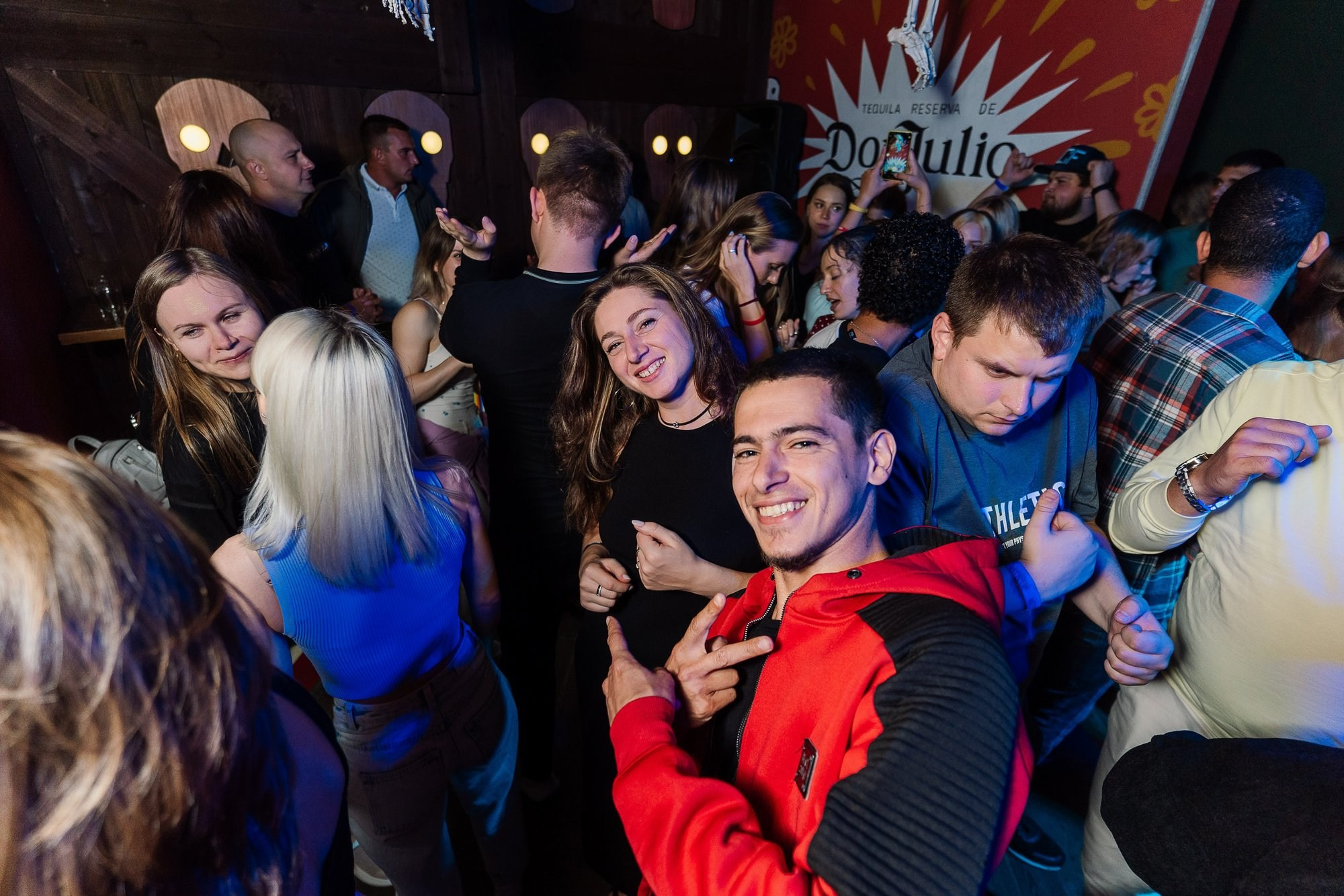 Клубы и Бары