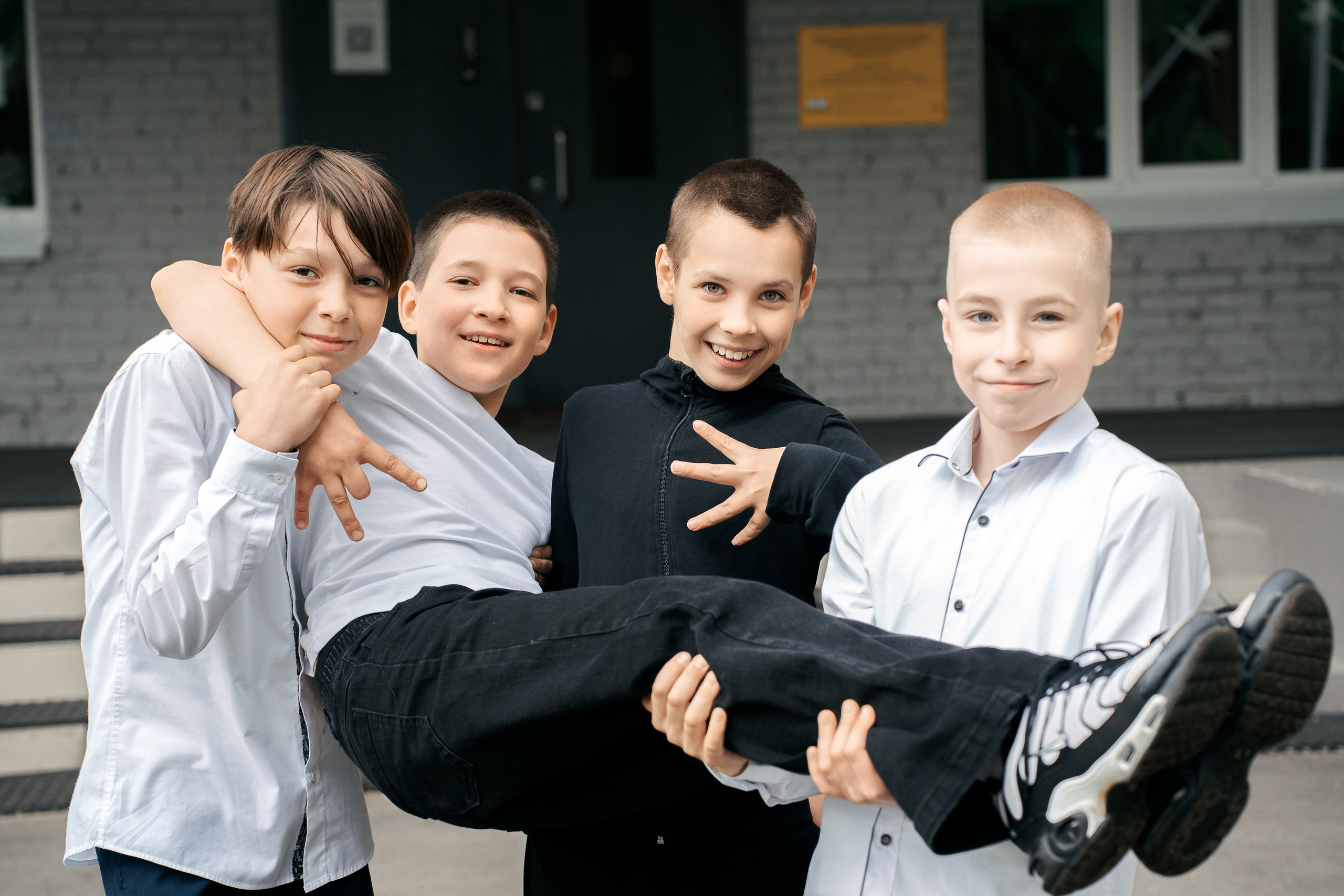 Прогулки в школьном дворе. Фотограф Казакова Анастасия