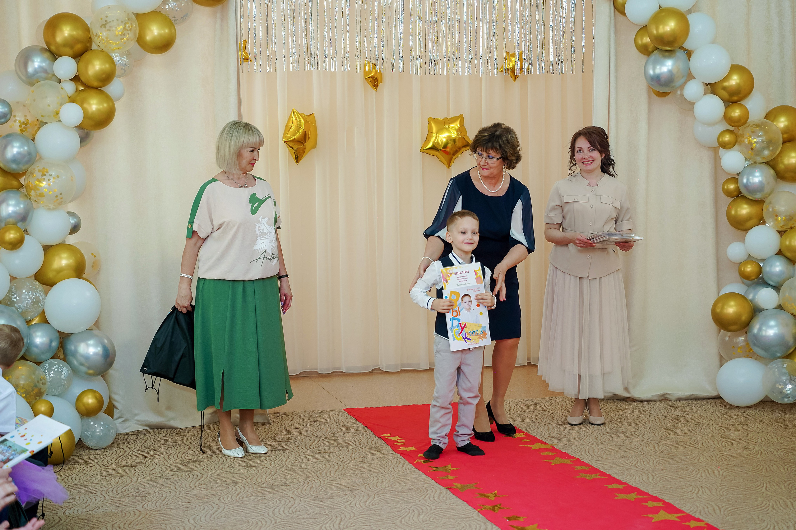 Фотосъемка видеосъёмка фотограф видеооператор новогодних утренников  в. Фотограф, видеооператор Нина Коршунова